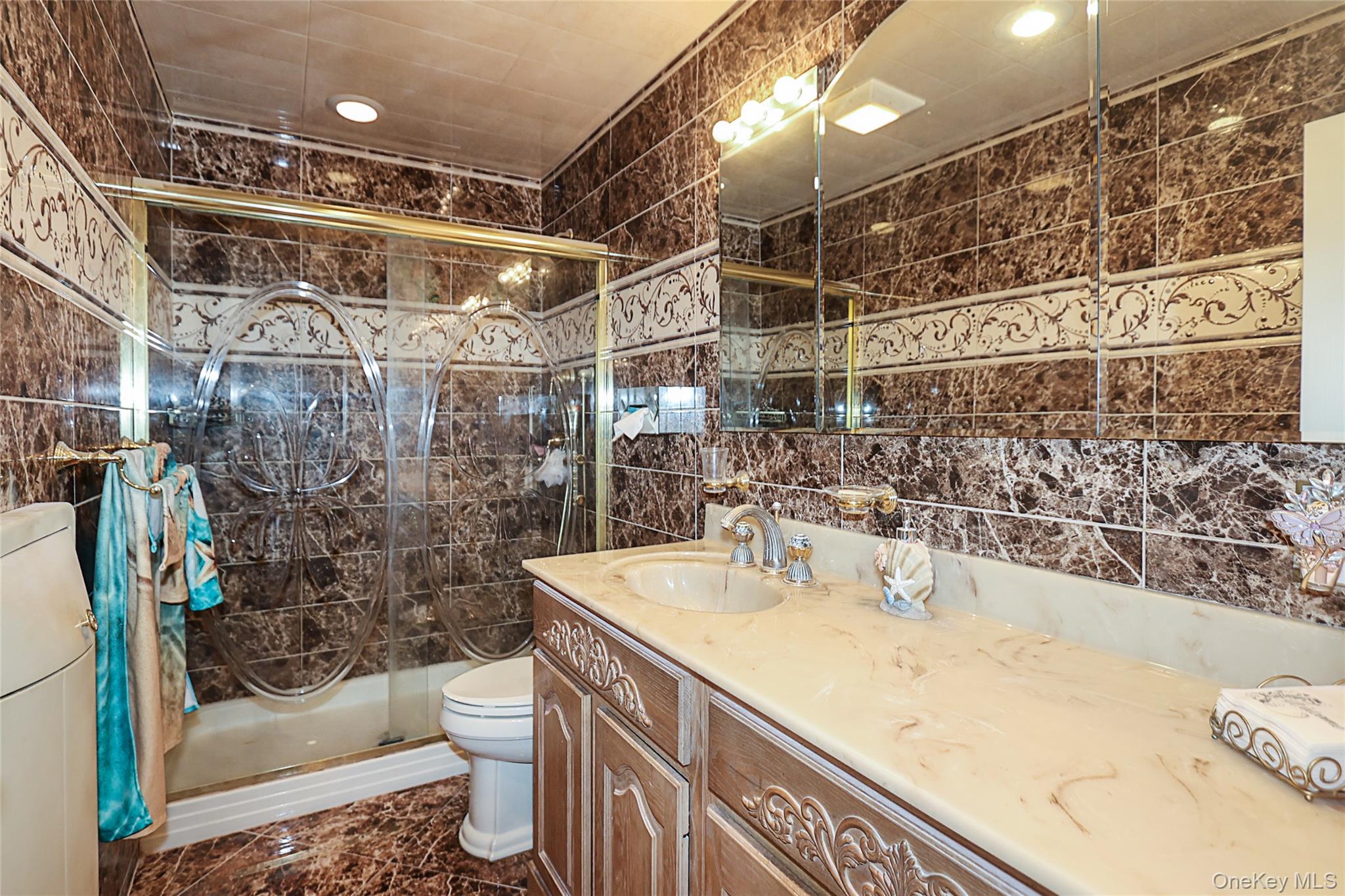 993 Ferngate Drive, Franklin Square, NY 11010