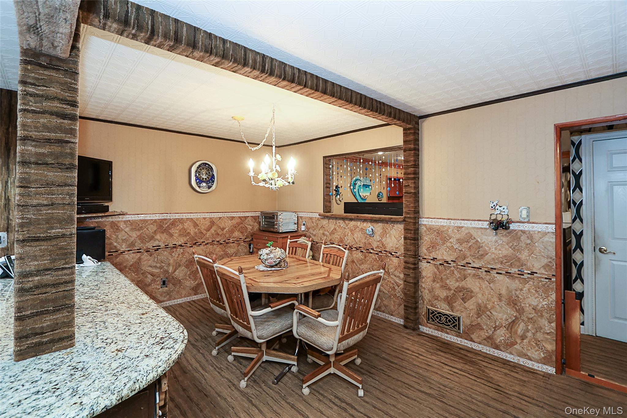 993 Ferngate Drive, Franklin Square, NY 11010