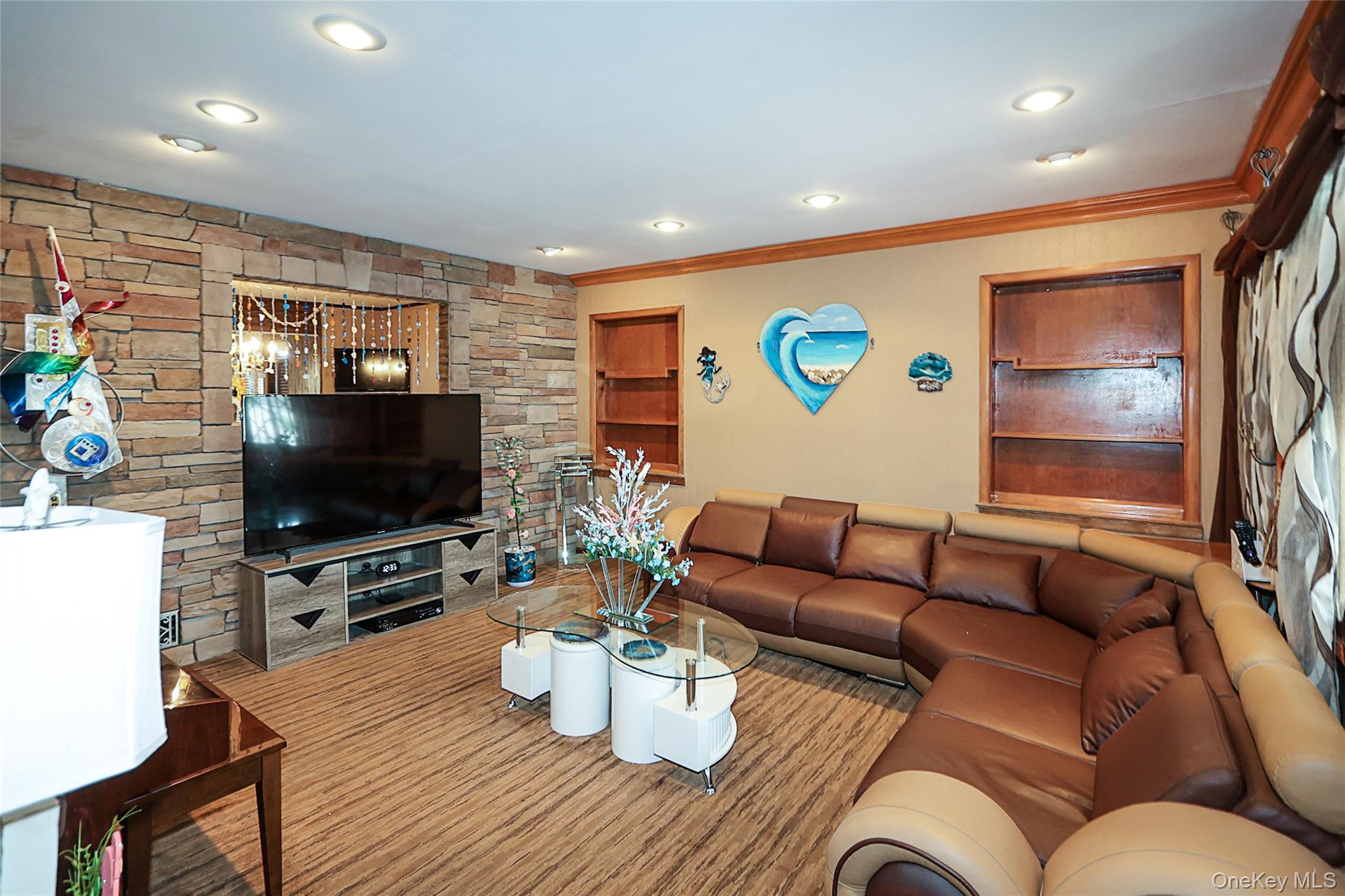 993 Ferngate Drive, Franklin Square, NY 11010