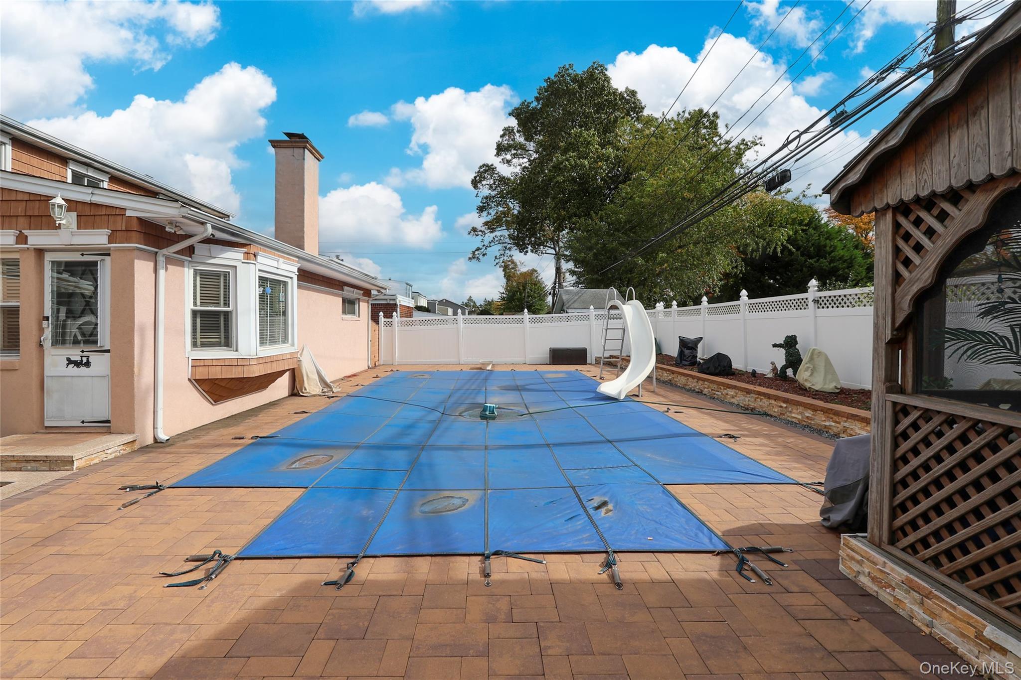 993 Ferngate Drive, Franklin Square, NY 11010