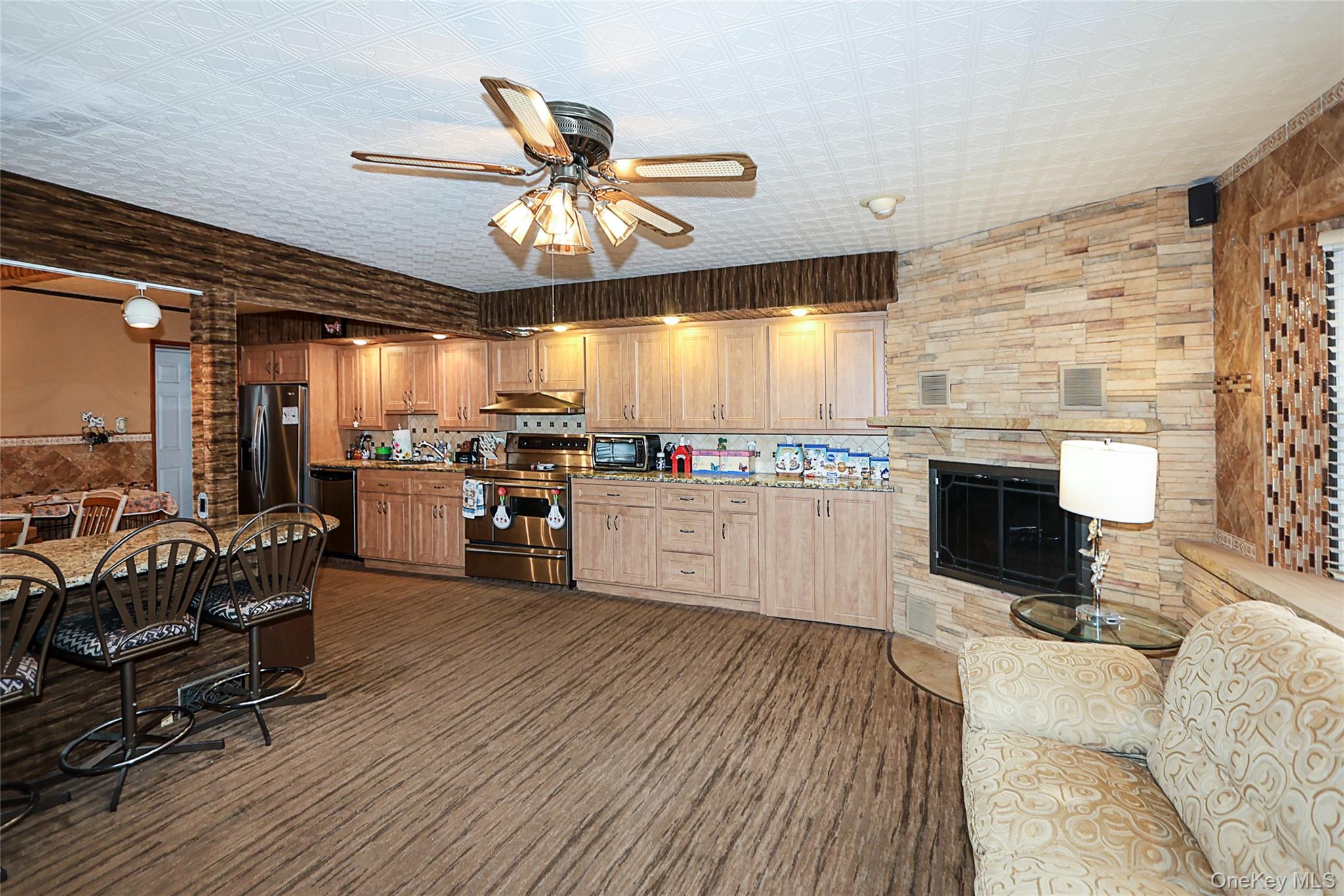 993 Ferngate Drive, Franklin Square, NY 11010