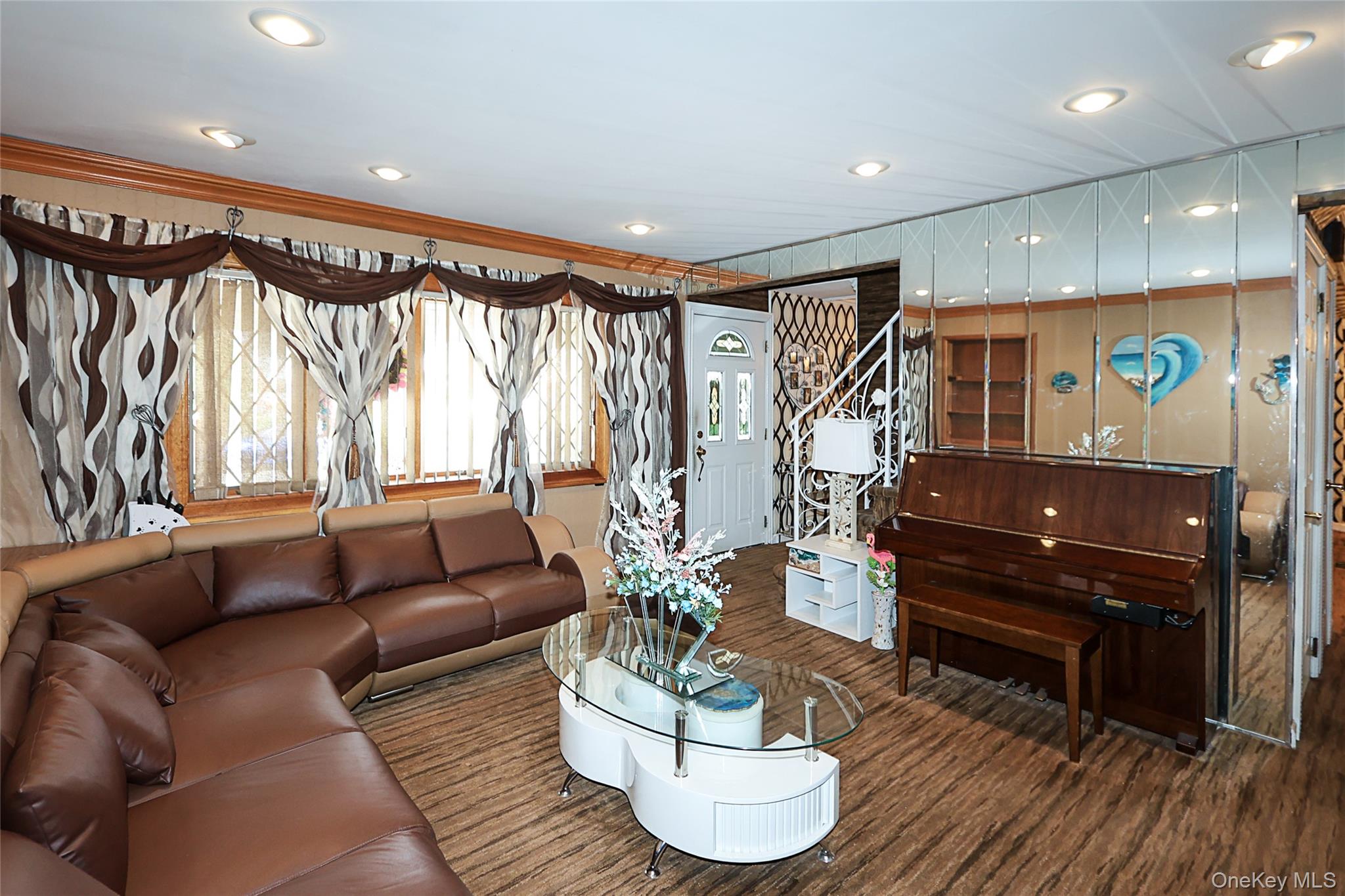 993 Ferngate Drive, Franklin Square, NY 11010