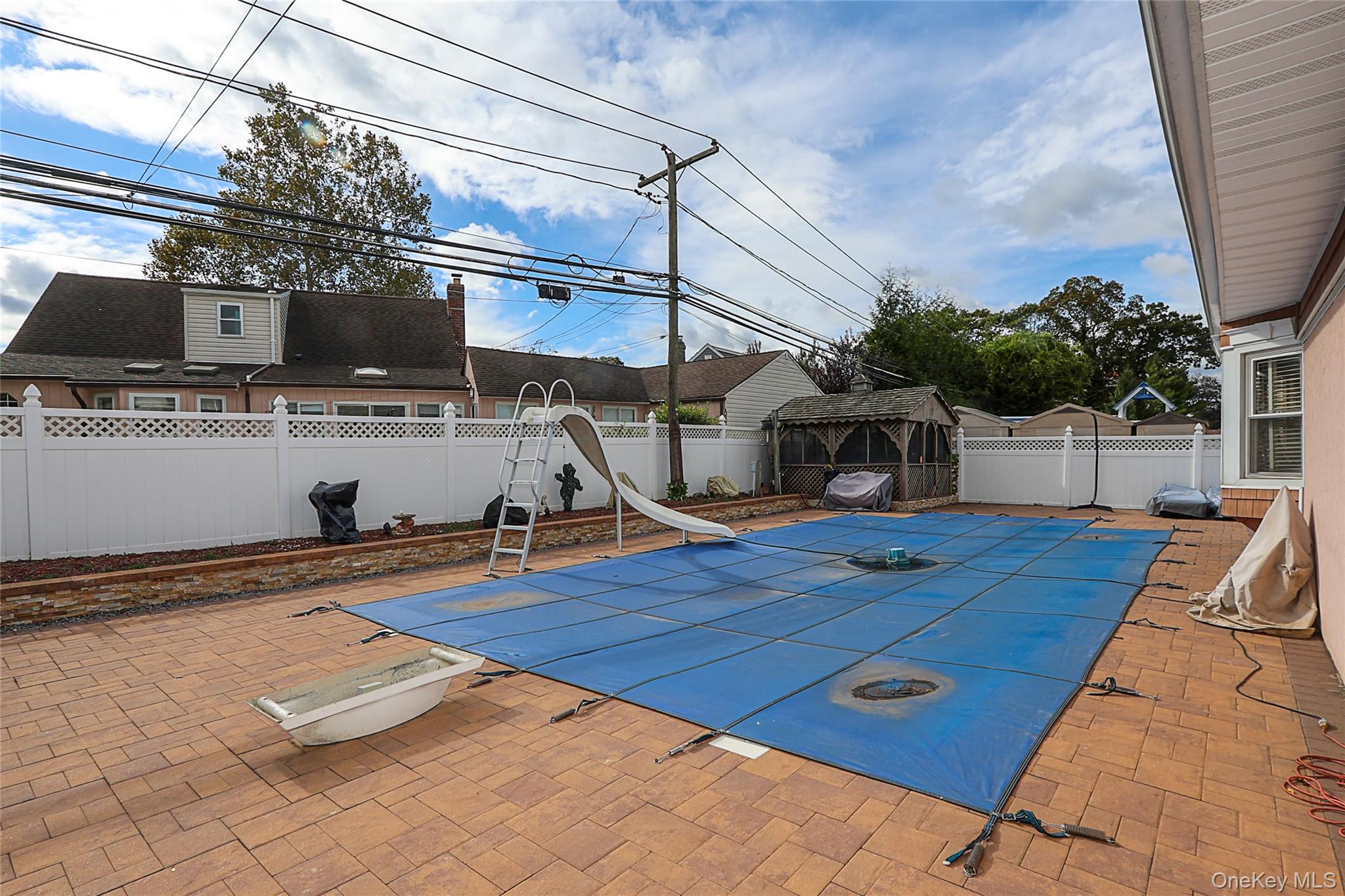 993 Ferngate Drive, Franklin Square, NY 11010