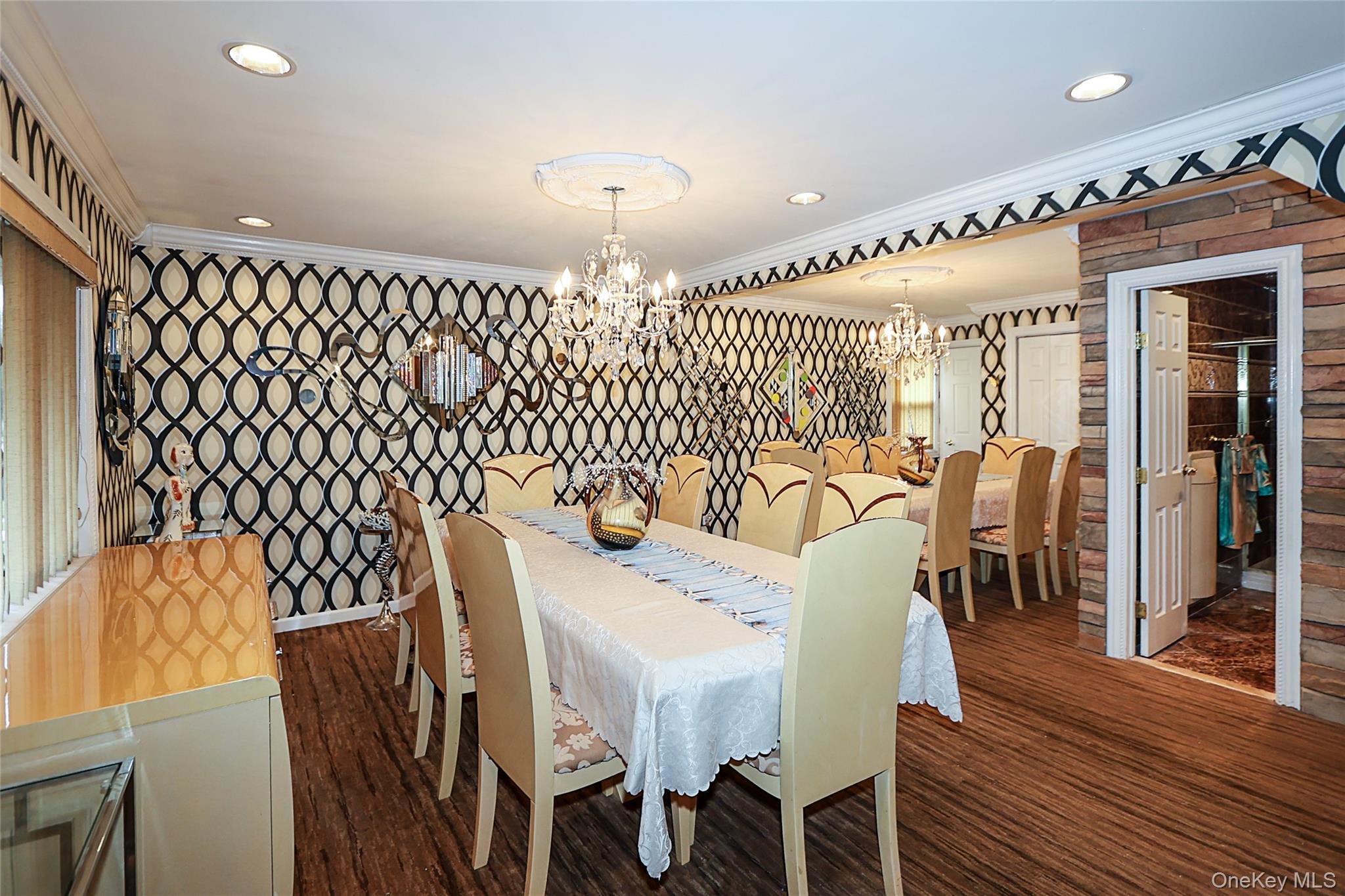 993 Ferngate Drive, Franklin Square, NY 11010