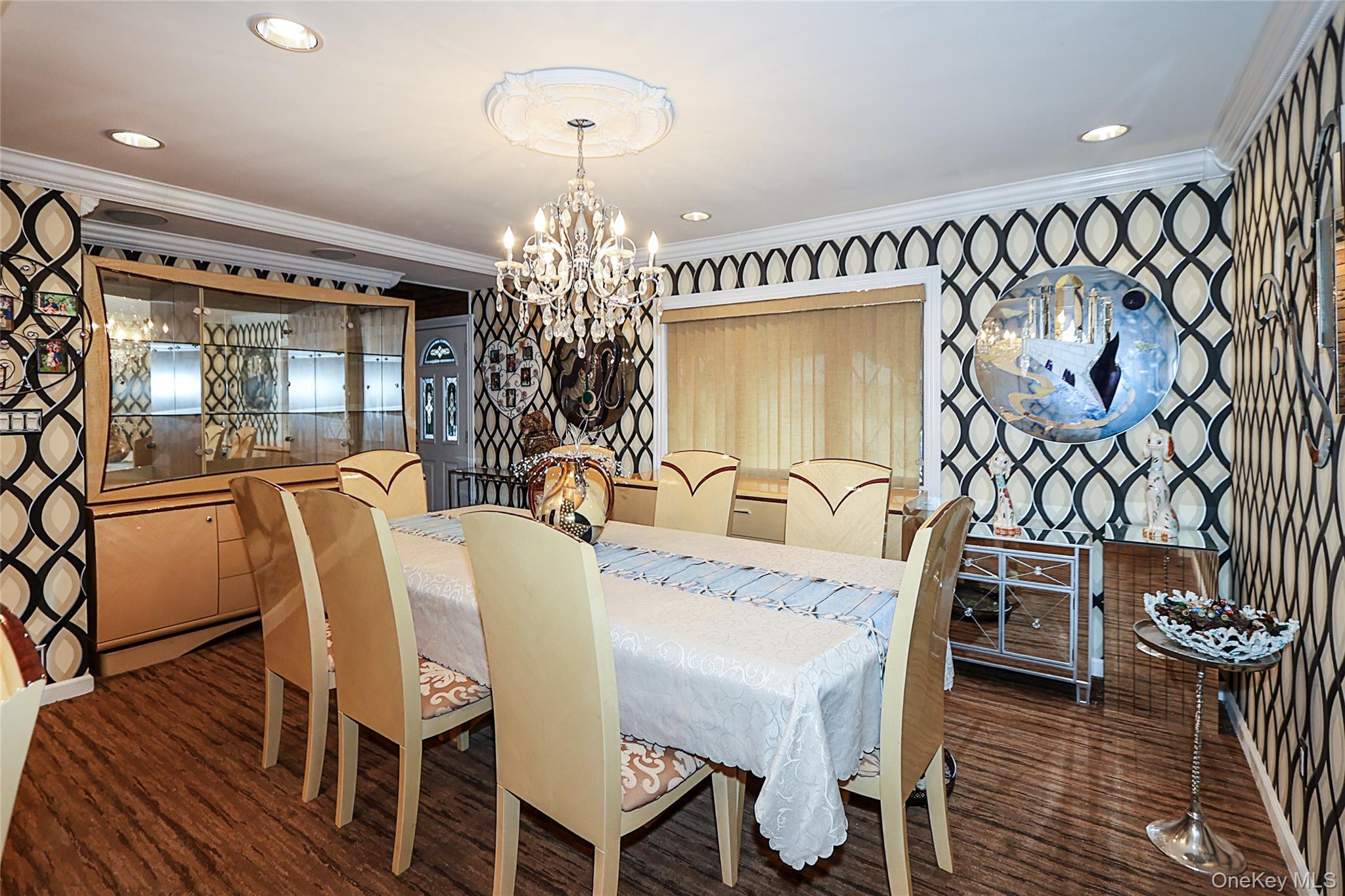 993 Ferngate Drive, Franklin Square, NY 11010