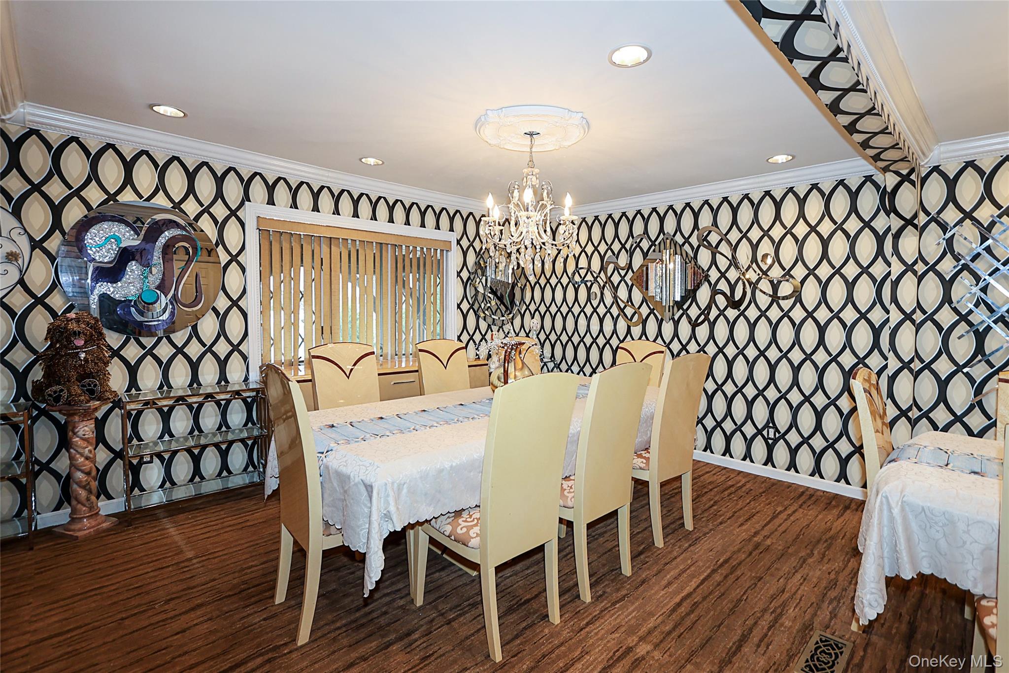 993 Ferngate Drive, Franklin Square, NY 11010