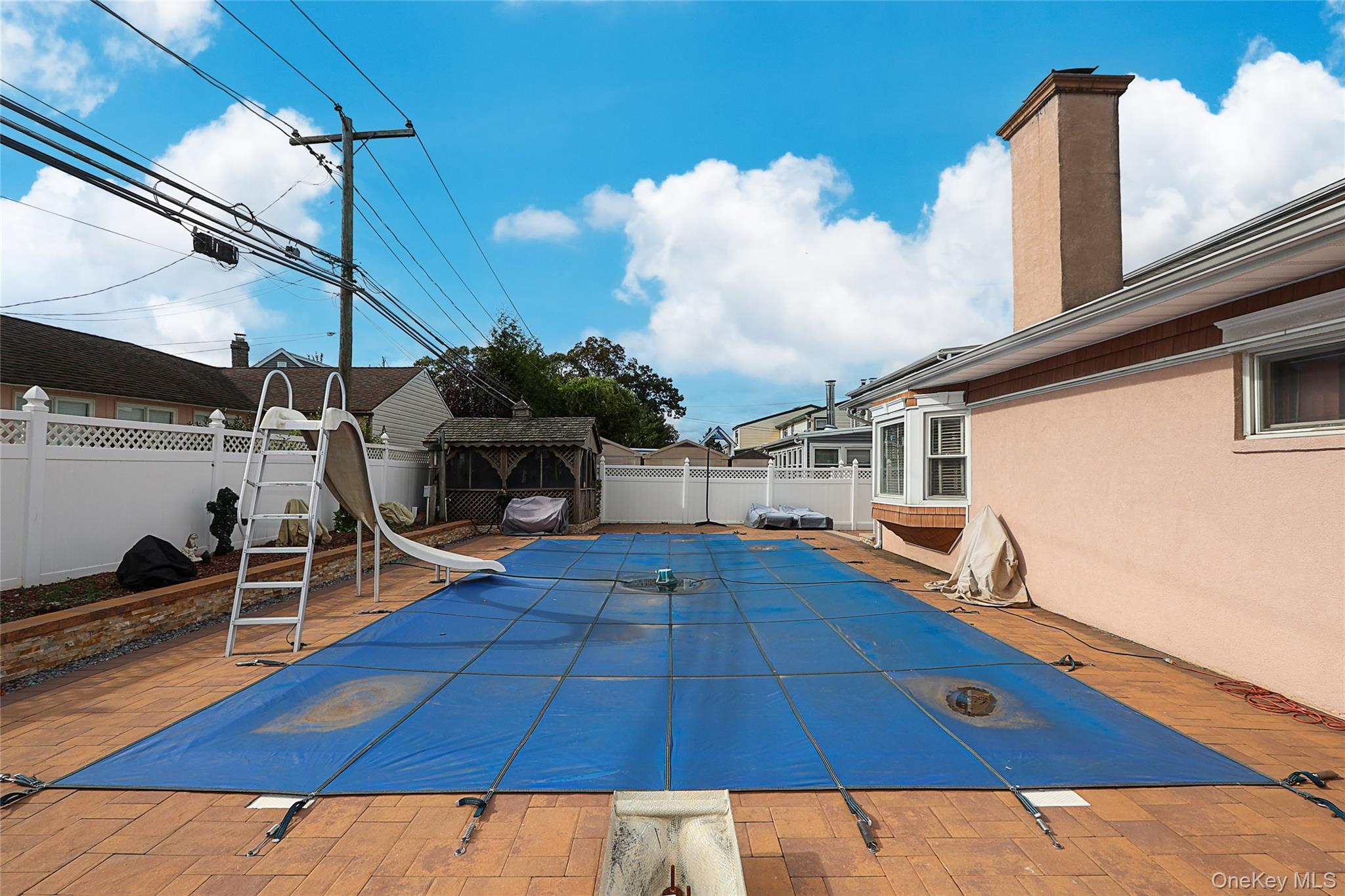 993 Ferngate Drive, Franklin Square, NY 11010