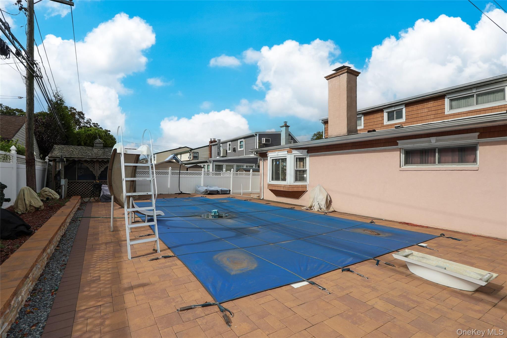 993 Ferngate Drive, Franklin Square, NY 11010