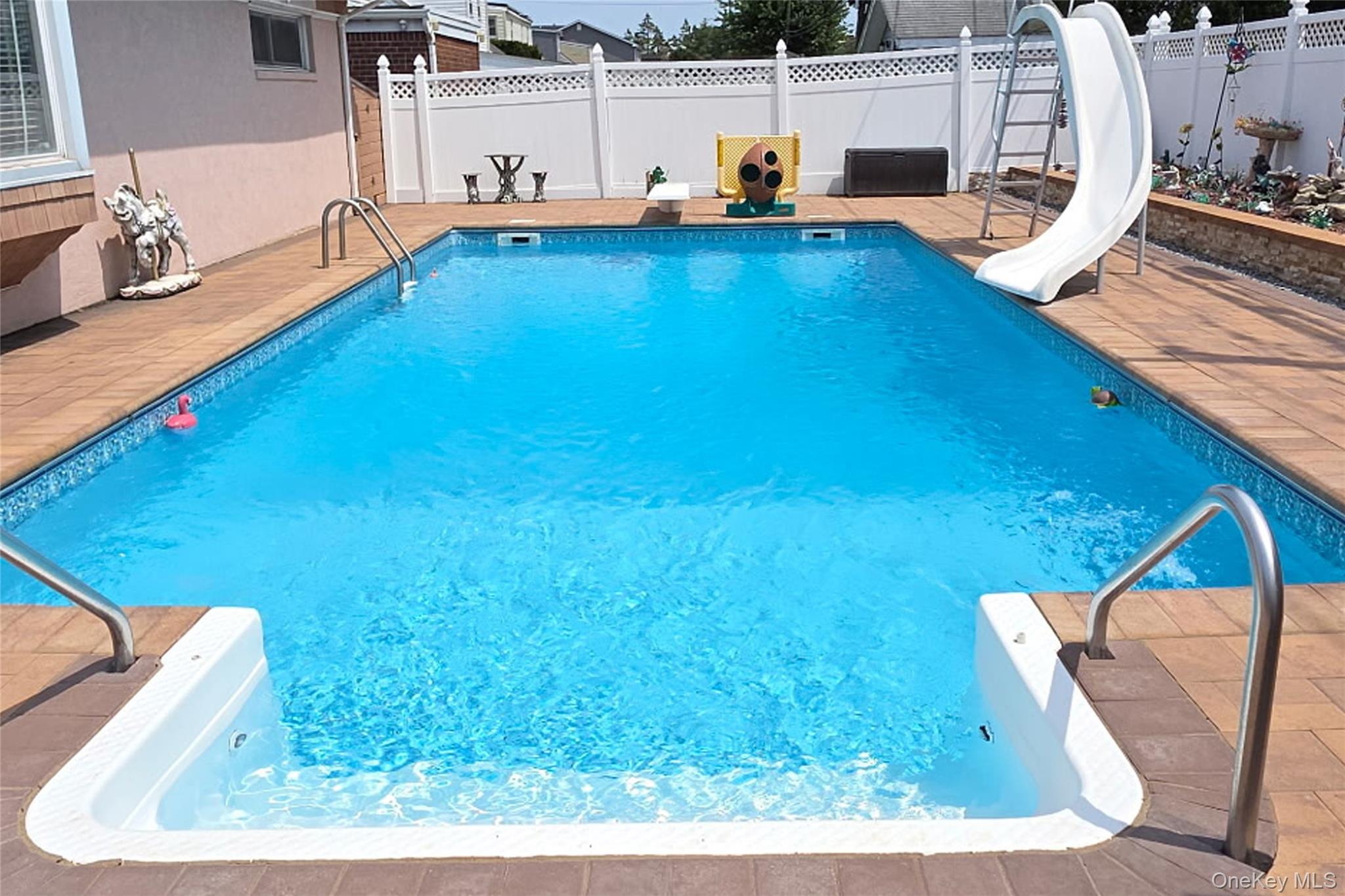 993 Ferngate Drive, Franklin Square, NY 11010