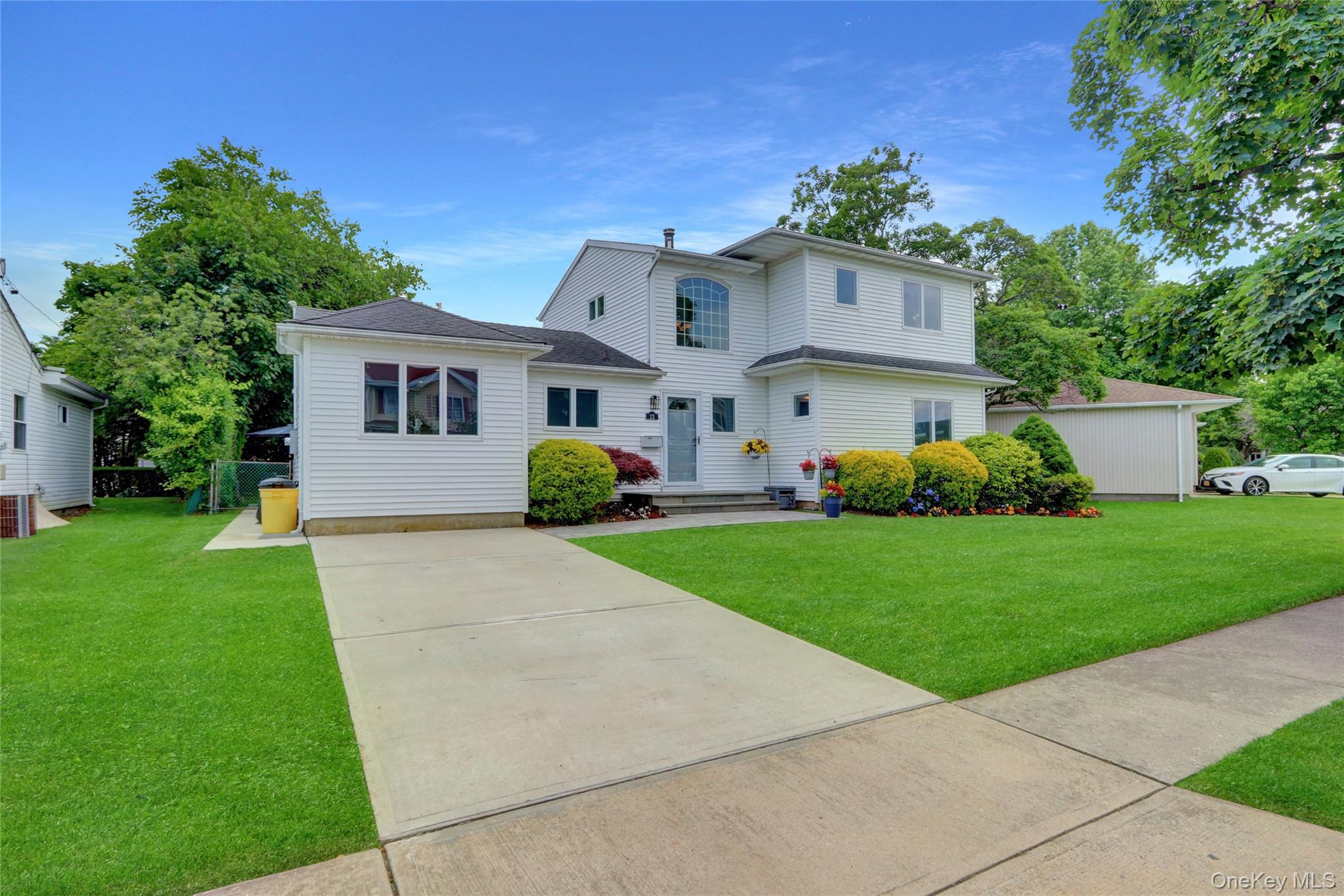 23 Lillian Lane, Plainview, NY 11803