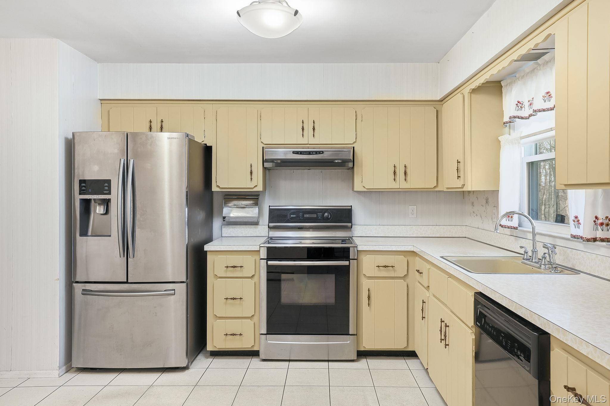 42 Bayberry Hill Road, Mahopac, NY 10541