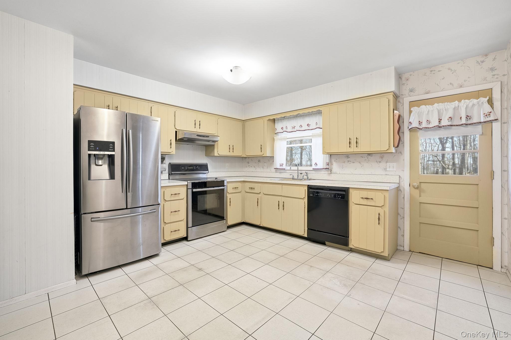 42 Bayberry Hill Road, Mahopac, NY 10541