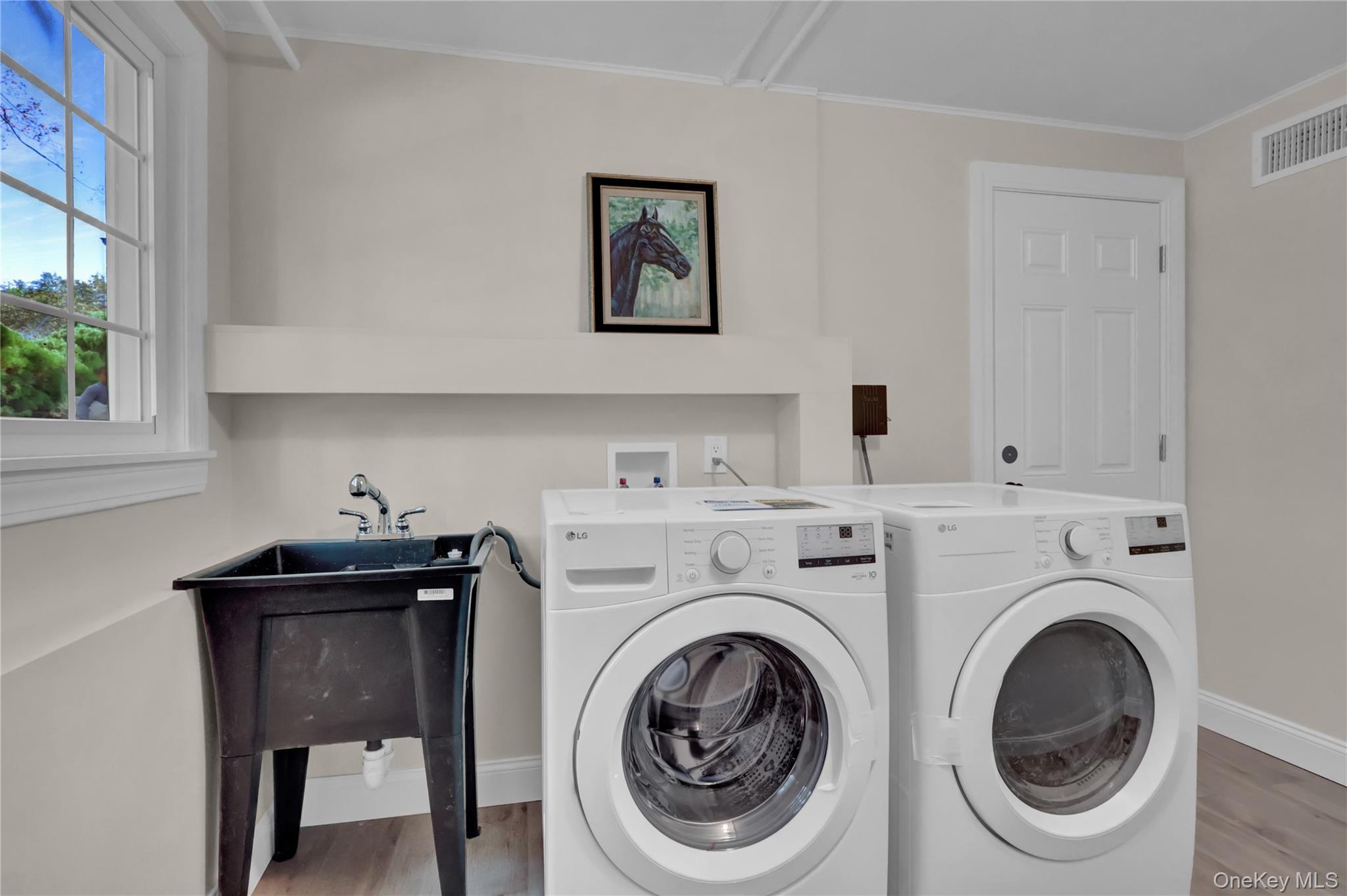 19 Millford Drive, Locust Valley, NY 11560