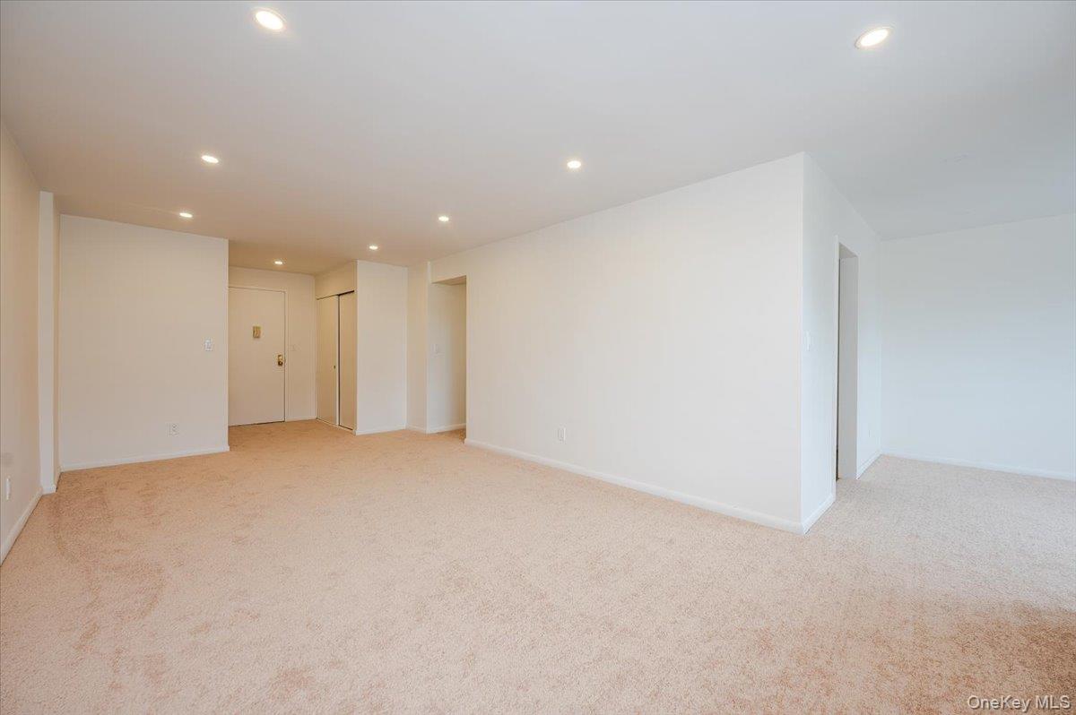 99 Randall Avenue # 2-J, Freeport, NY 11520