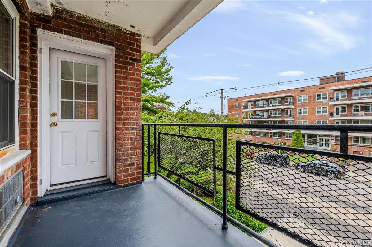 99 Randall Avenue # 2-J, Freeport, NY 11520