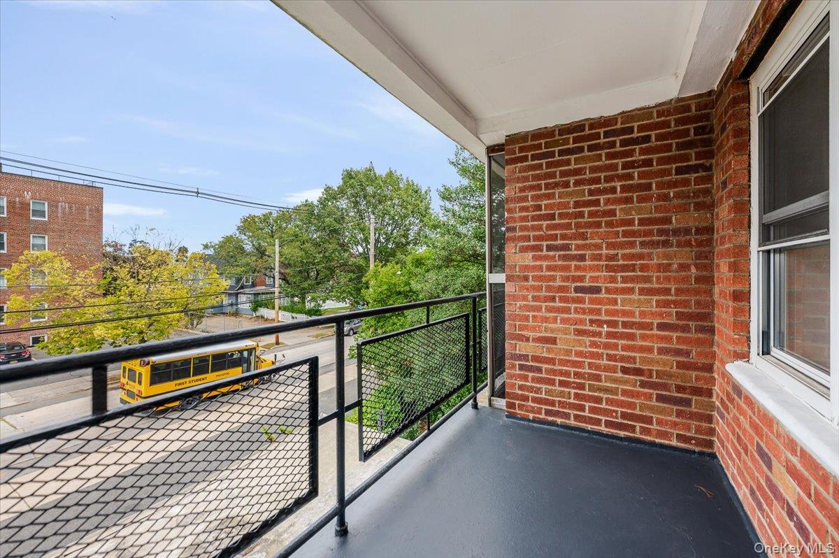 99 Randall Avenue # 2-J, Freeport, NY 11520