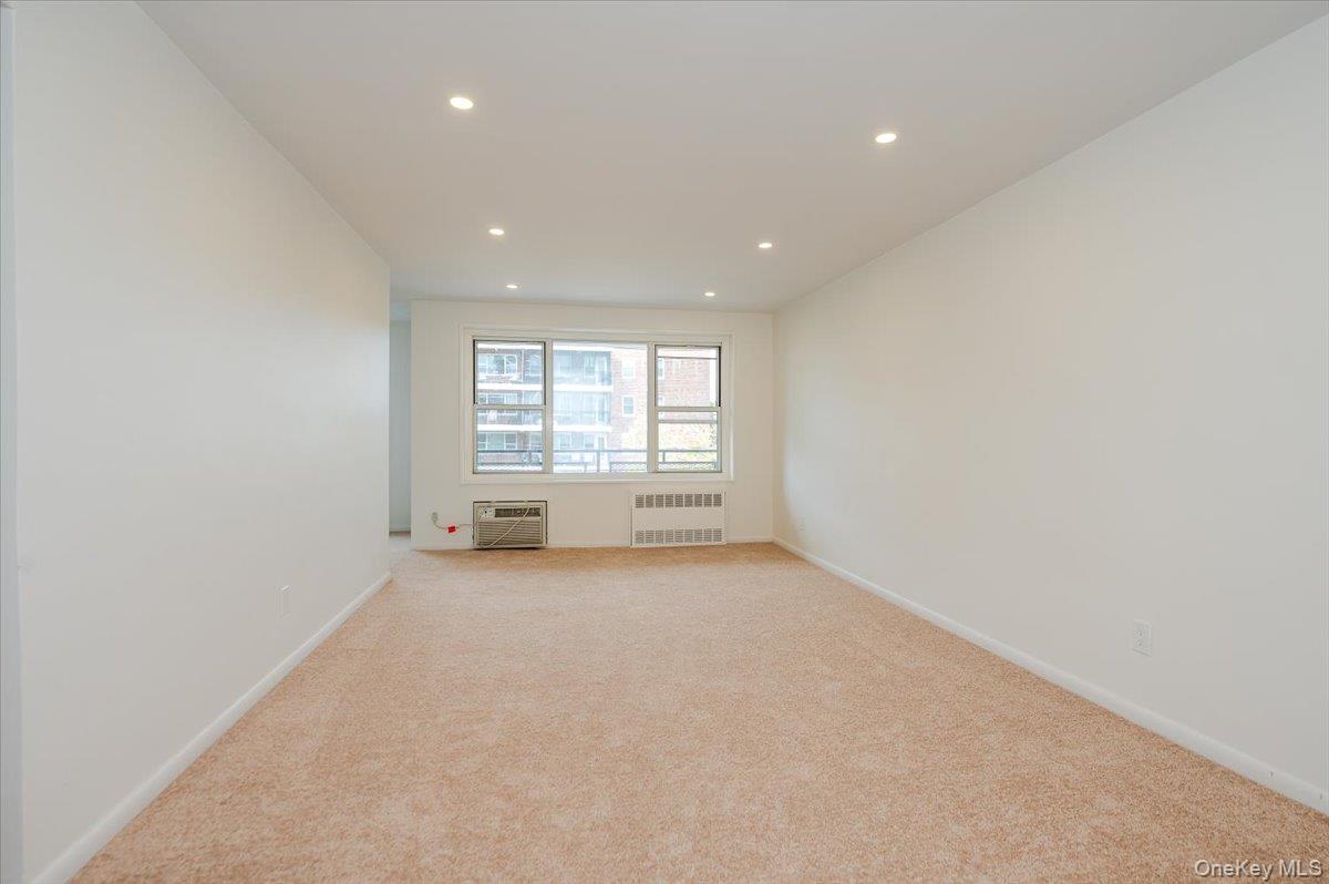 99 Randall Avenue # 2-J, Freeport, NY 11520