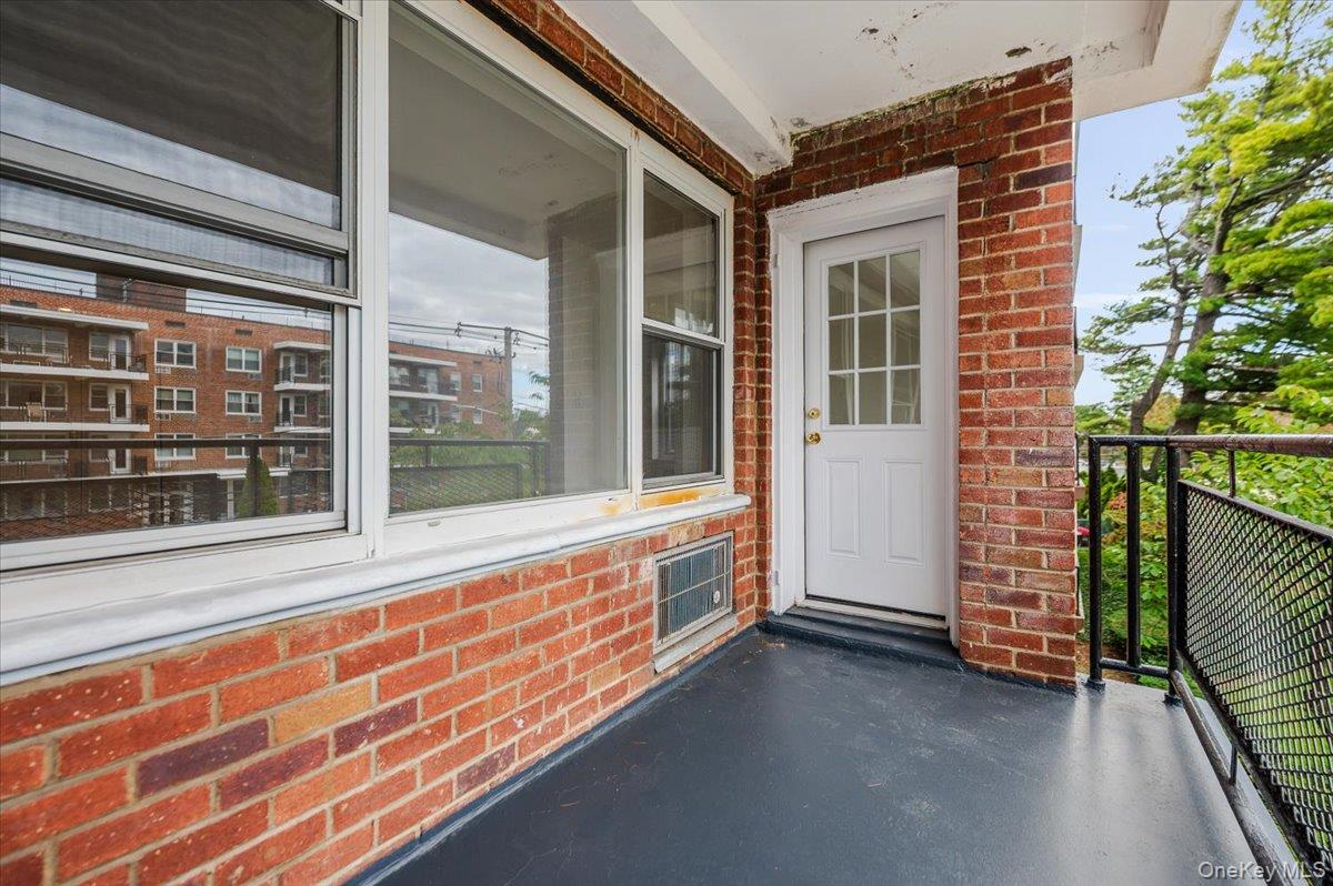 99 Randall Avenue # 2-J, Freeport, NY 11520