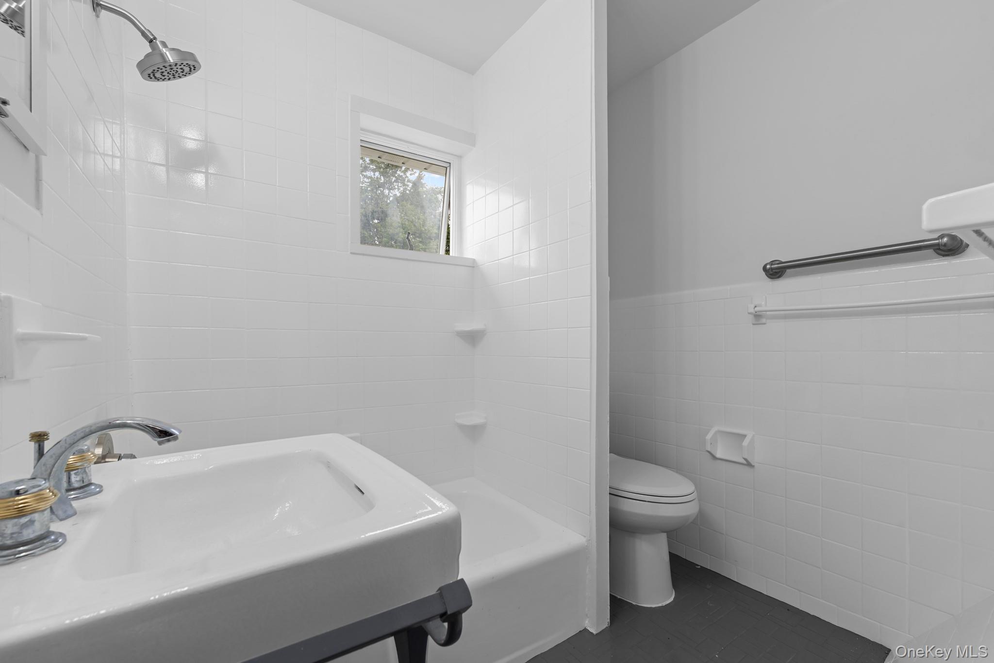 36 N Perkins Avenue, Elmsford, NY 10523