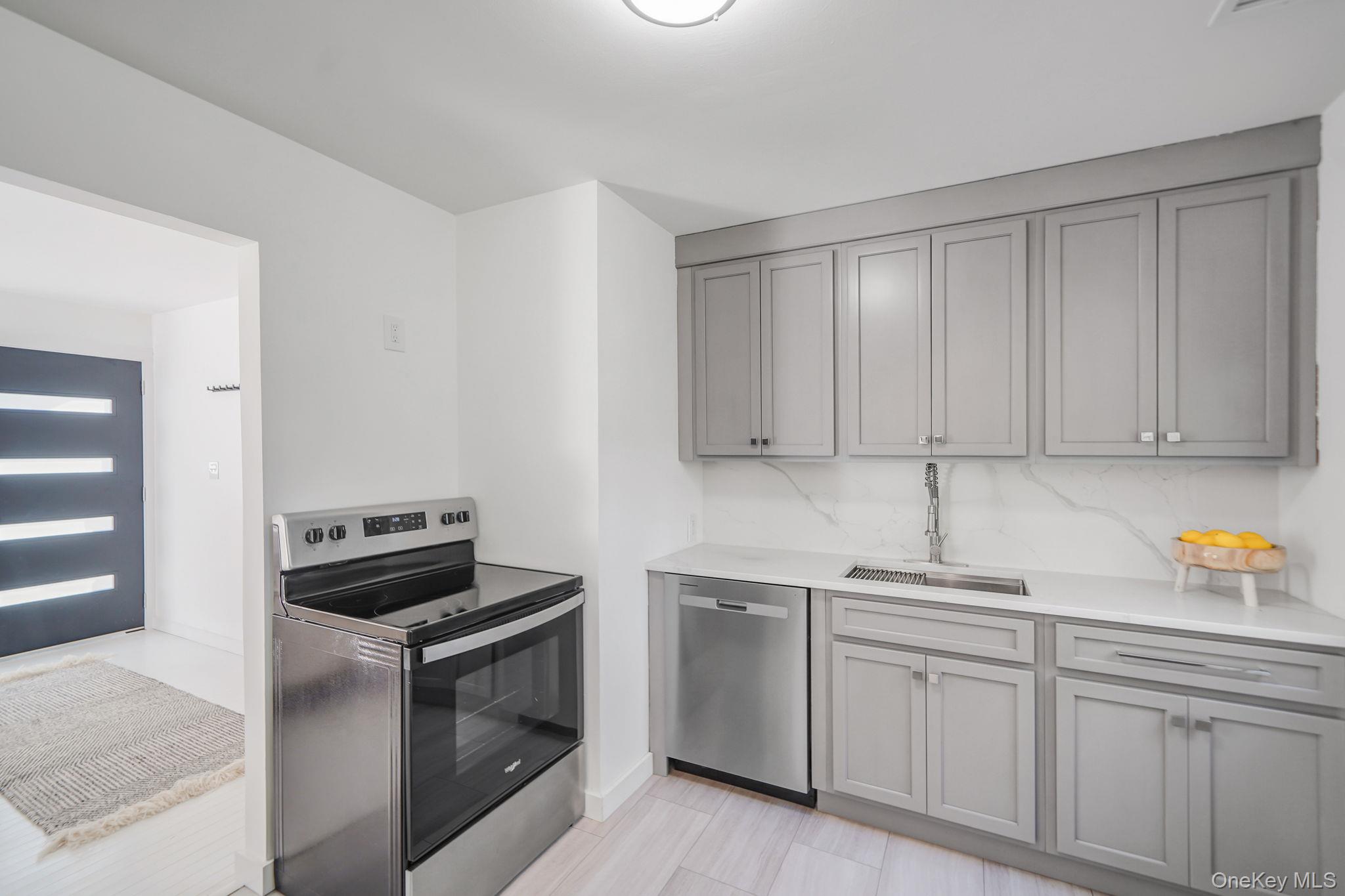 138 W Tiana Road, Hampton Bays, NY 11946