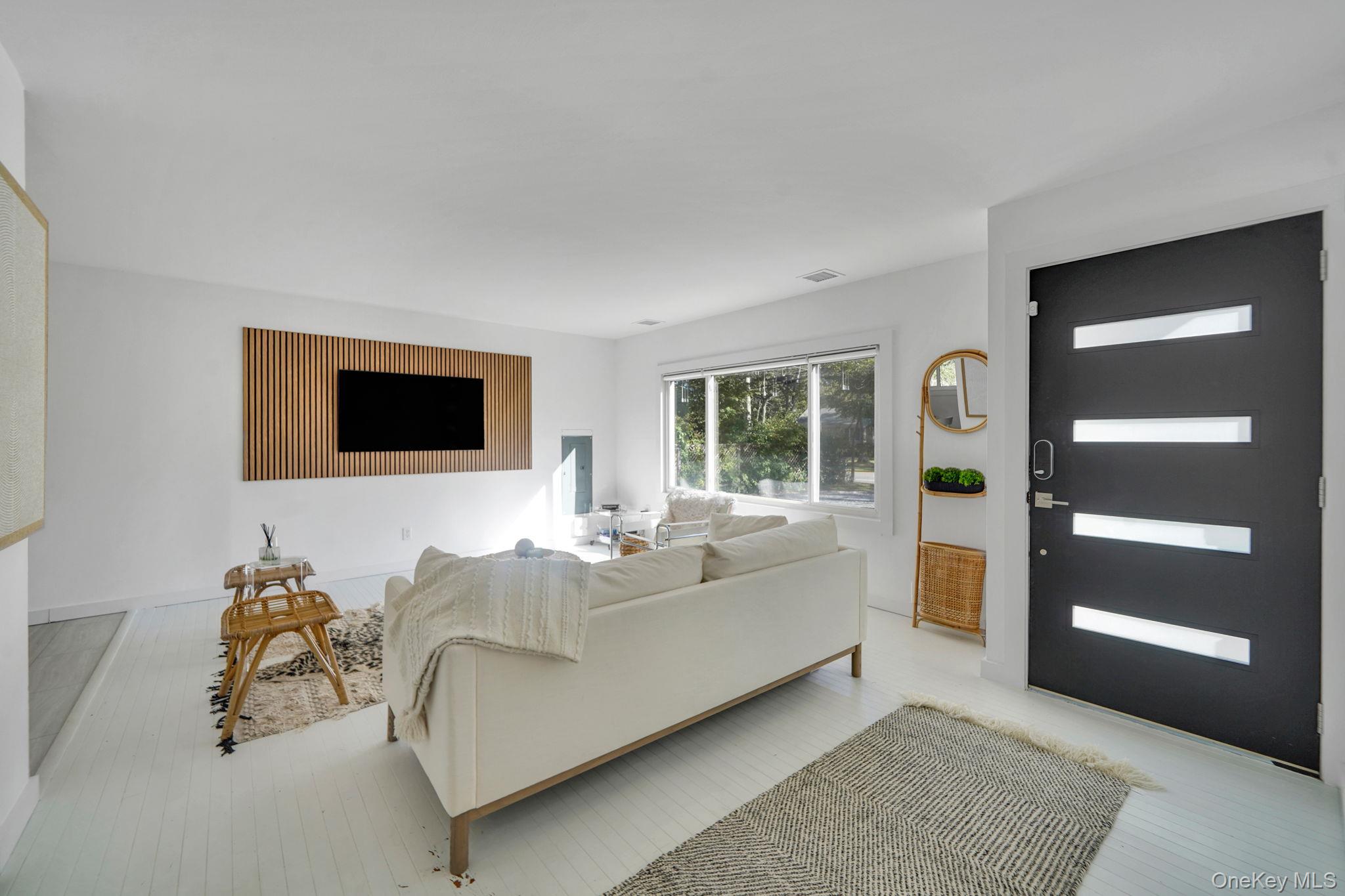 138 W Tiana Road, Hampton Bays, NY 11946