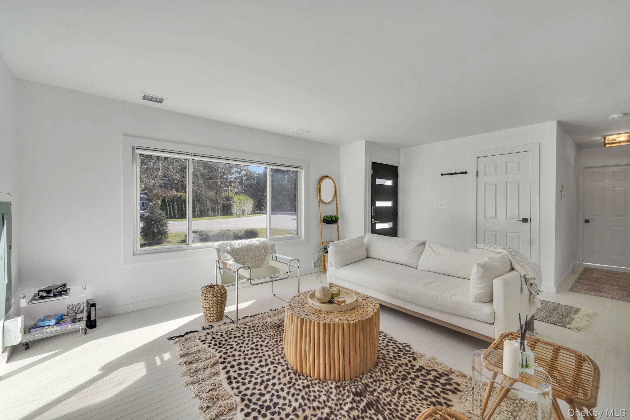 138 W Tiana Road, Hampton Bays, NY 11946