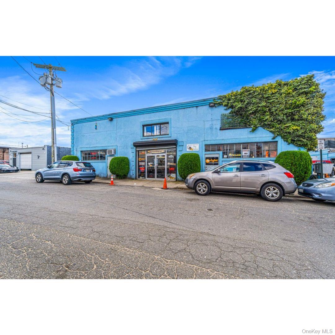 75 Windsor Avenue, Mineola, NY 11501