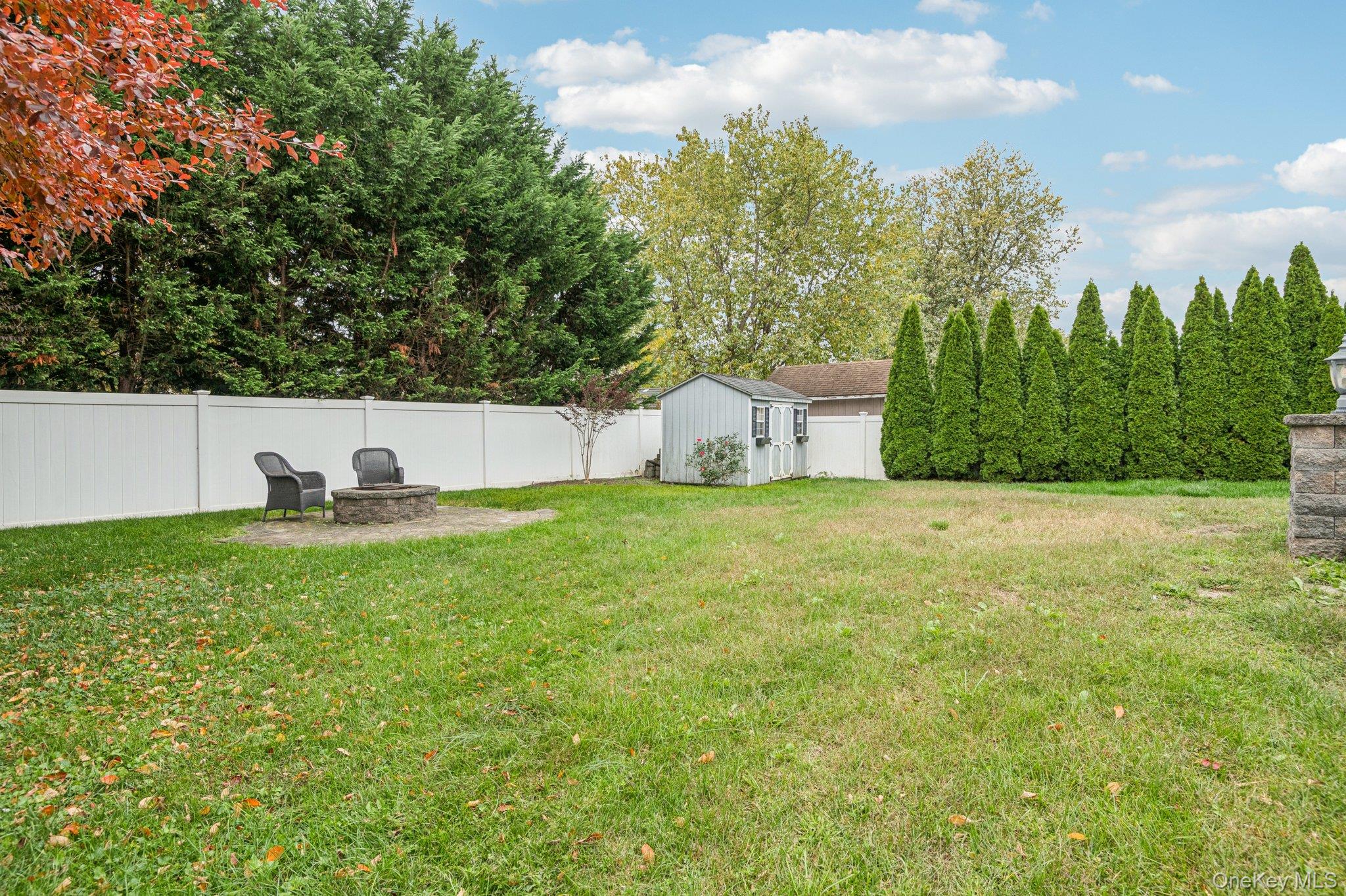 15 Palm Street, Lindenhurst, NY 11757