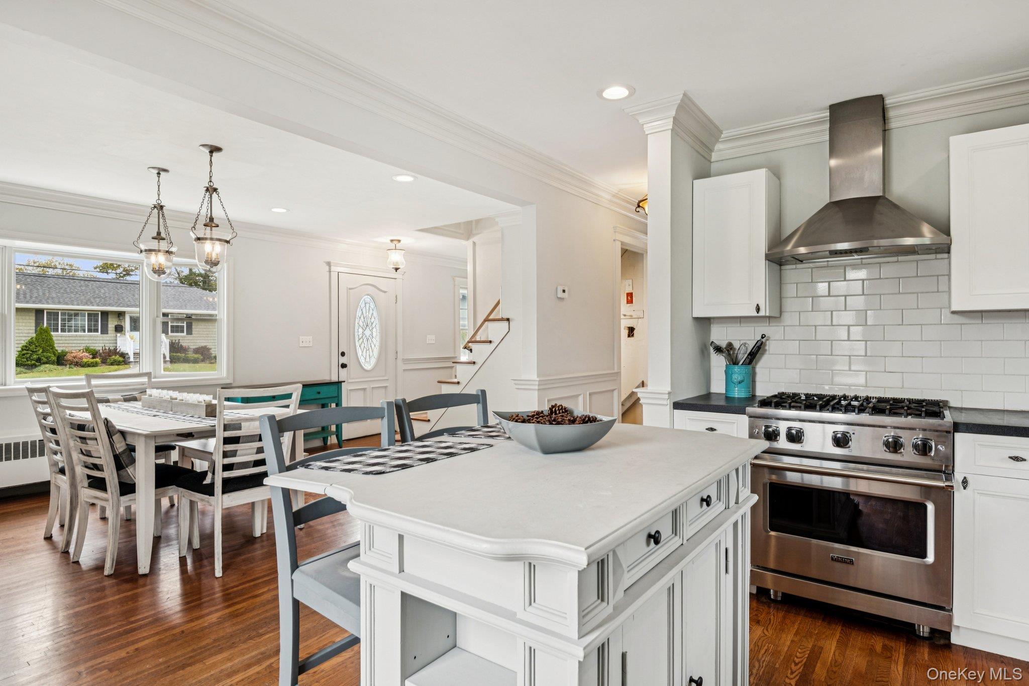 15 Palm Street, Lindenhurst, NY 11757