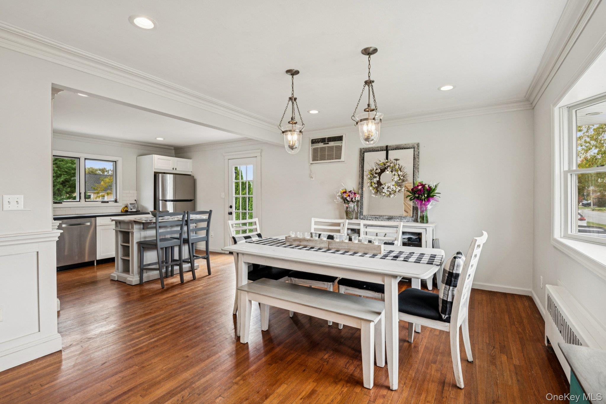 15 Palm Street, Lindenhurst, NY 11757