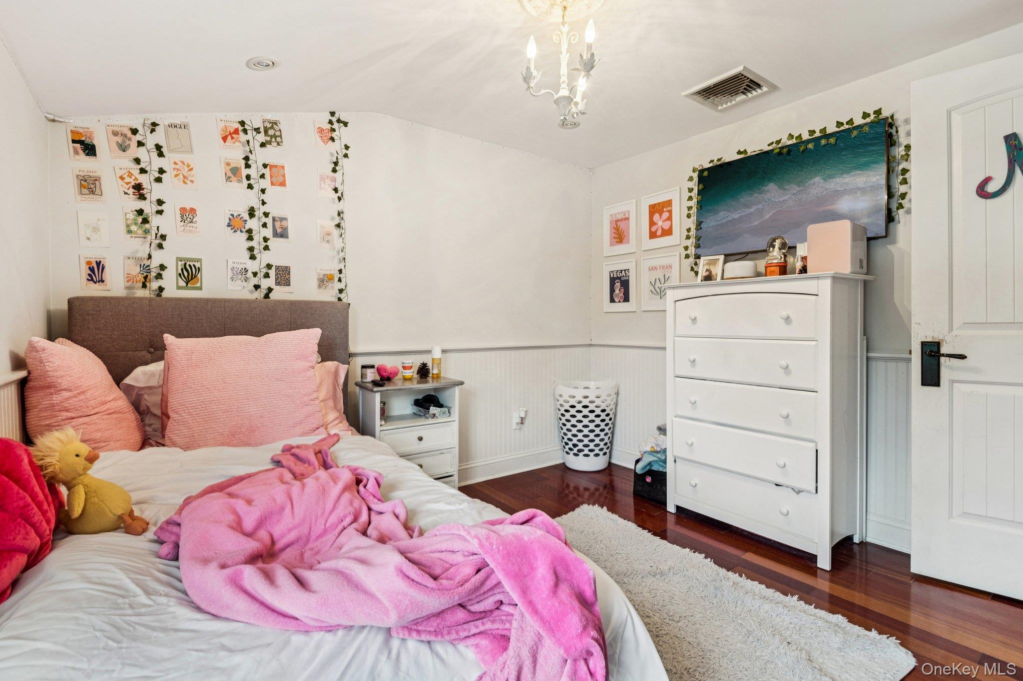 15 Palm Street, Lindenhurst, NY 11757