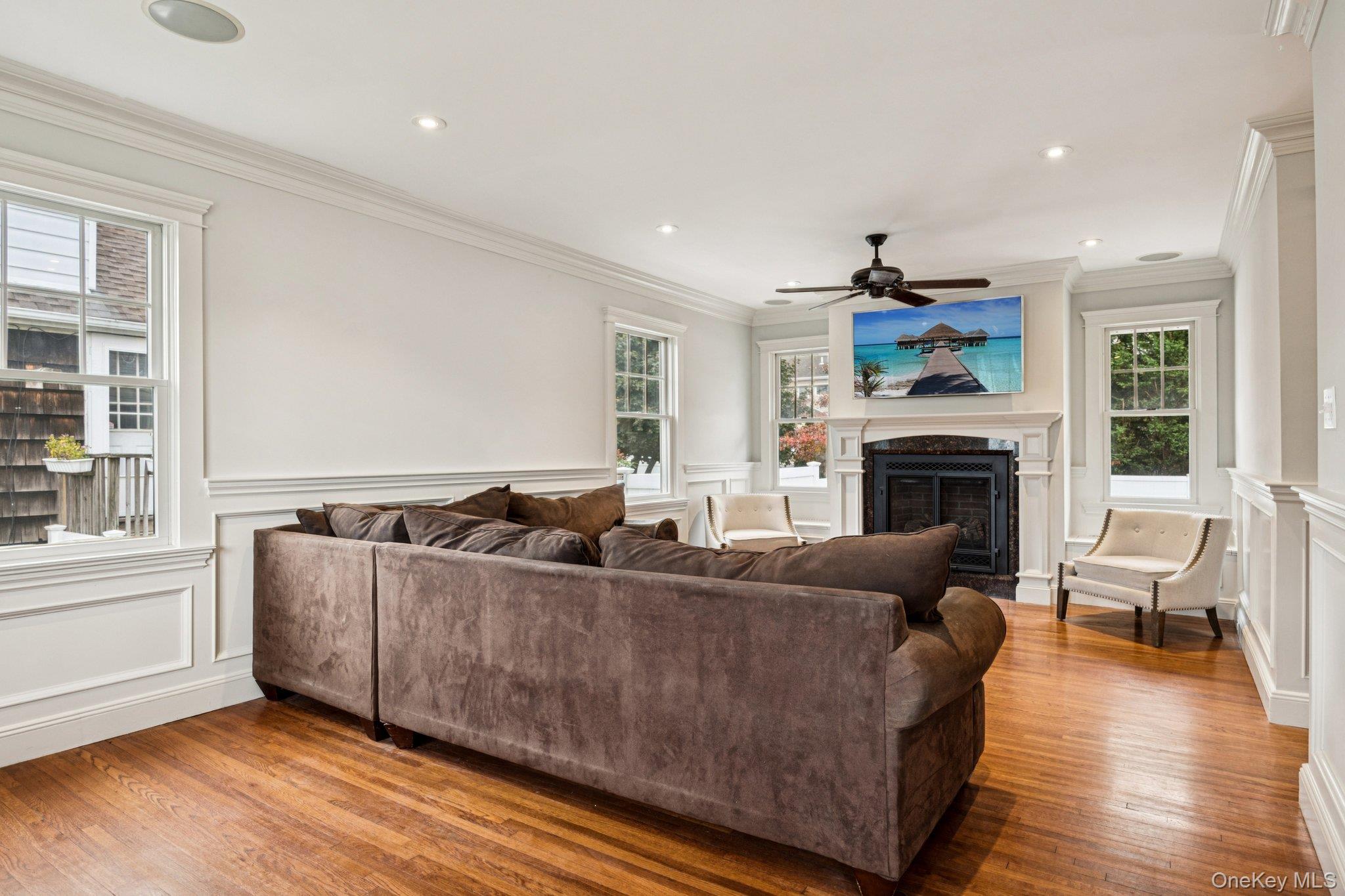 15 Palm Street, Lindenhurst, NY 11757