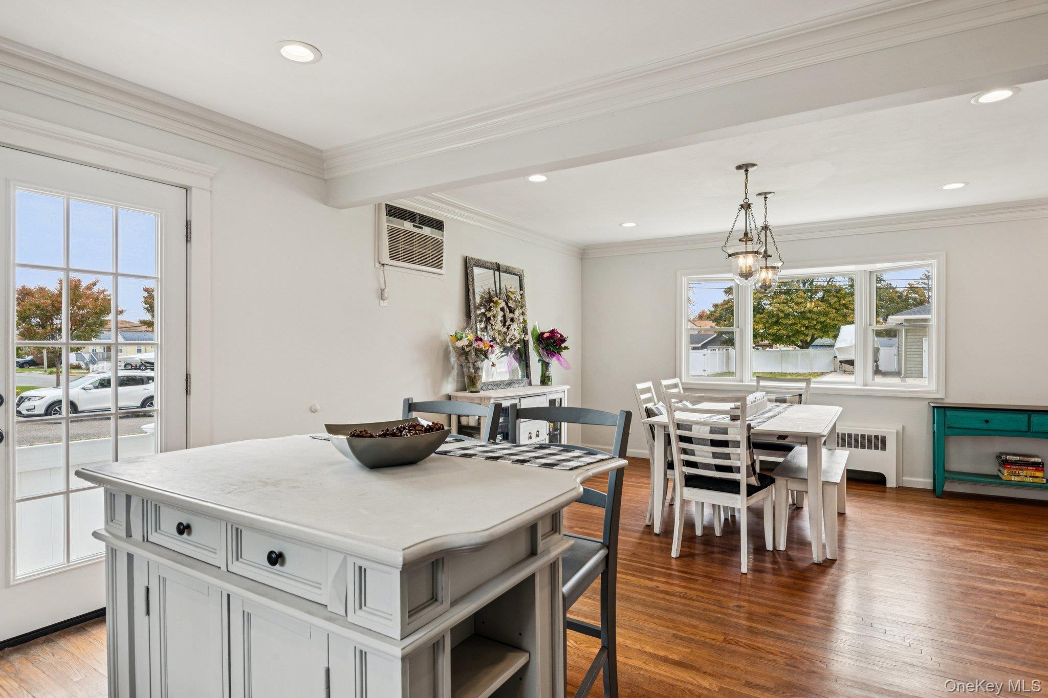 15 Palm Street, Lindenhurst, NY 11757