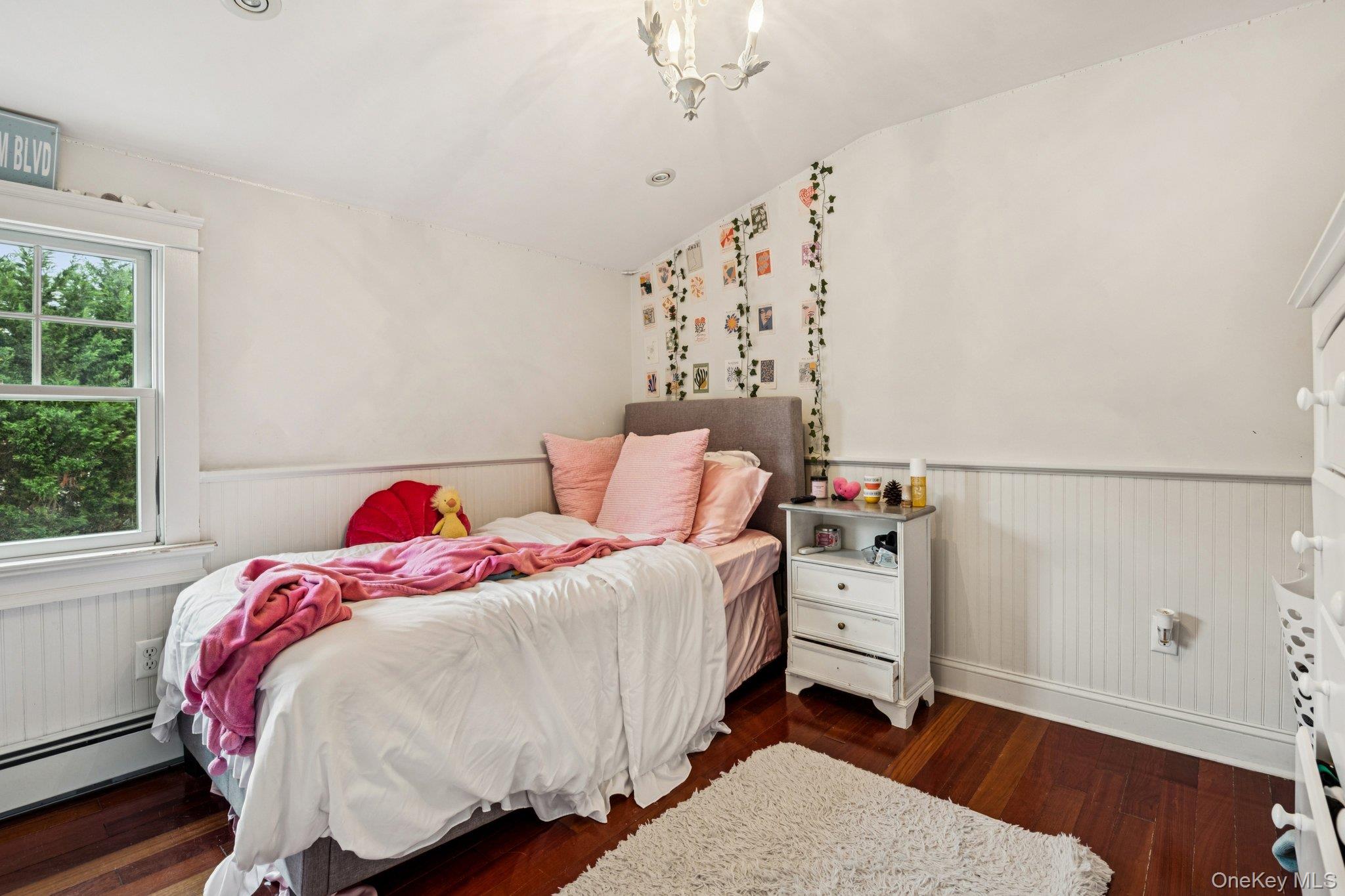 15 Palm Street, Lindenhurst, NY 11757