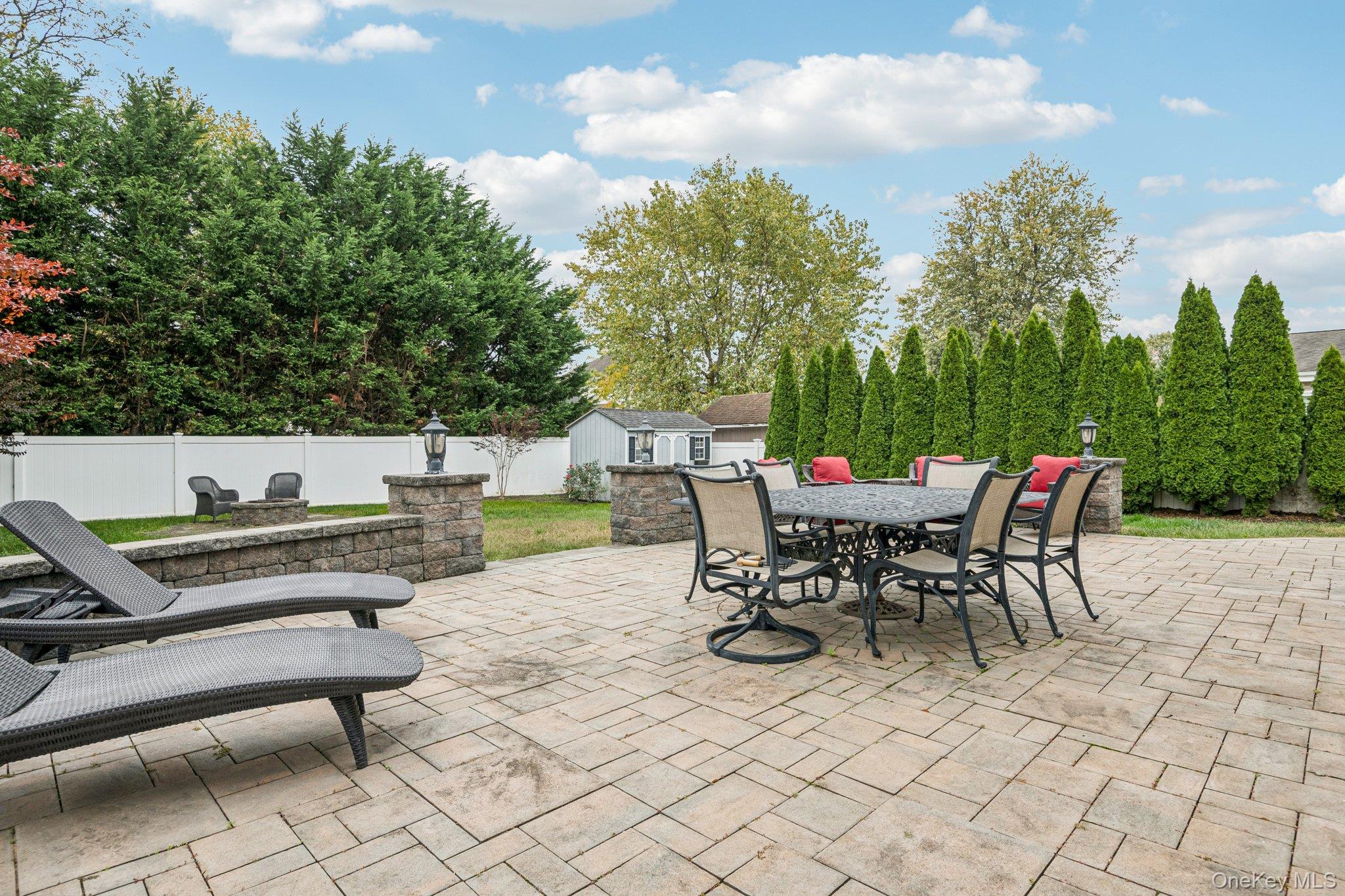 15 Palm Street, Lindenhurst, NY 11757