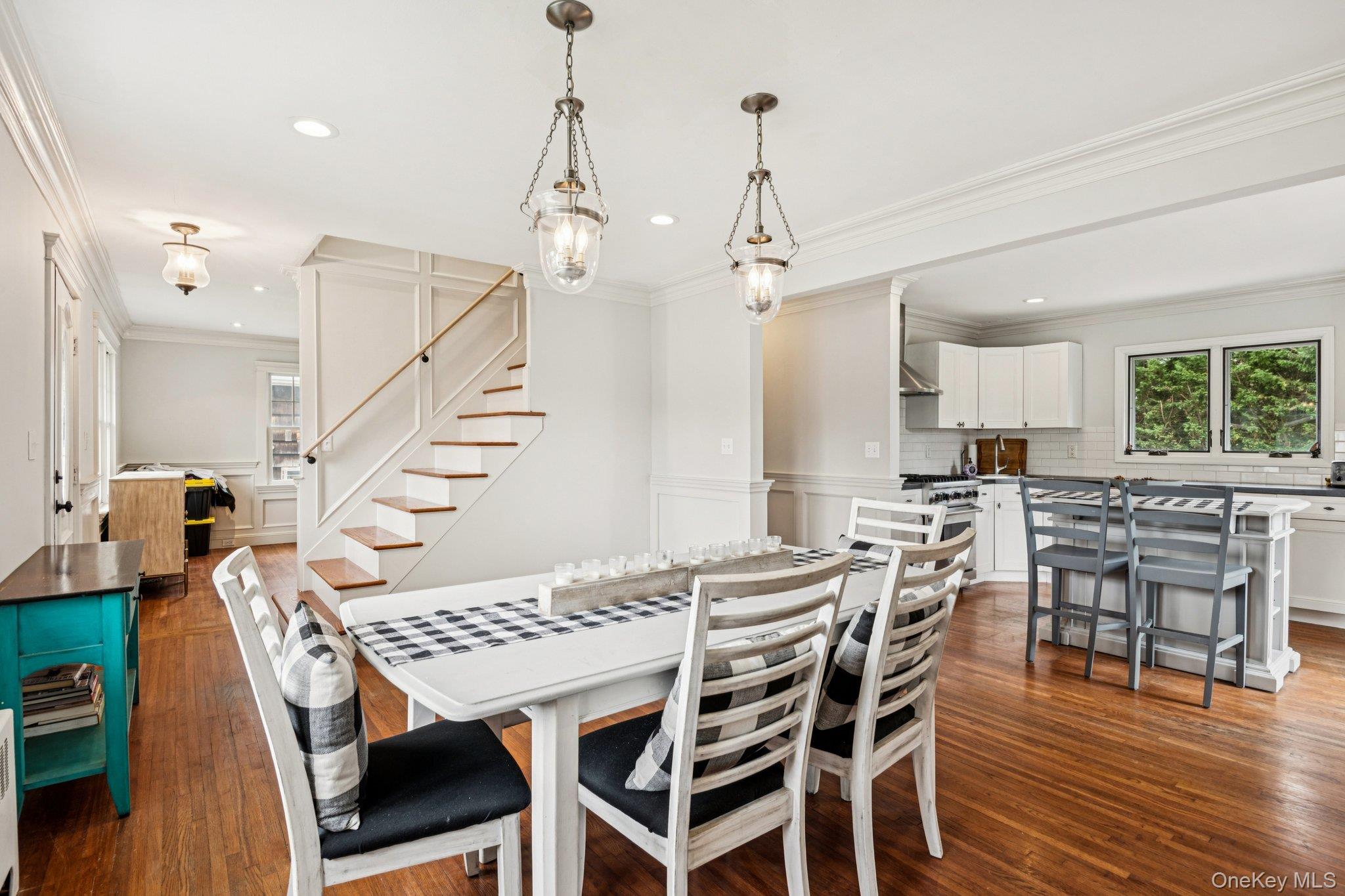 15 Palm Street, Lindenhurst, NY 11757