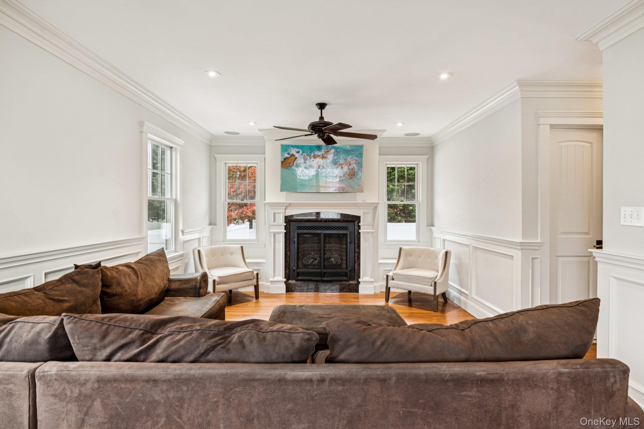 15 Palm Street, Lindenhurst, NY 11757