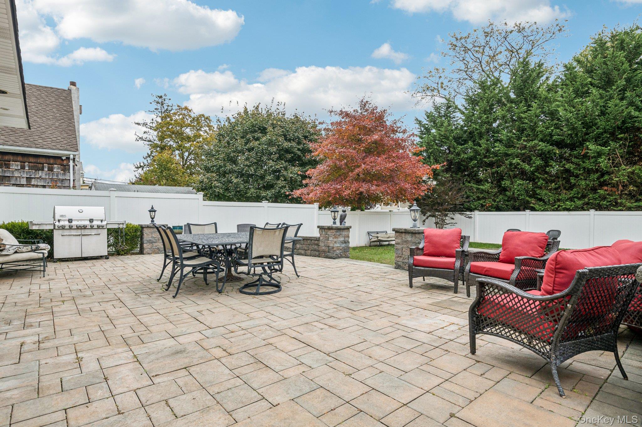 15 Palm Street, Lindenhurst, NY 11757