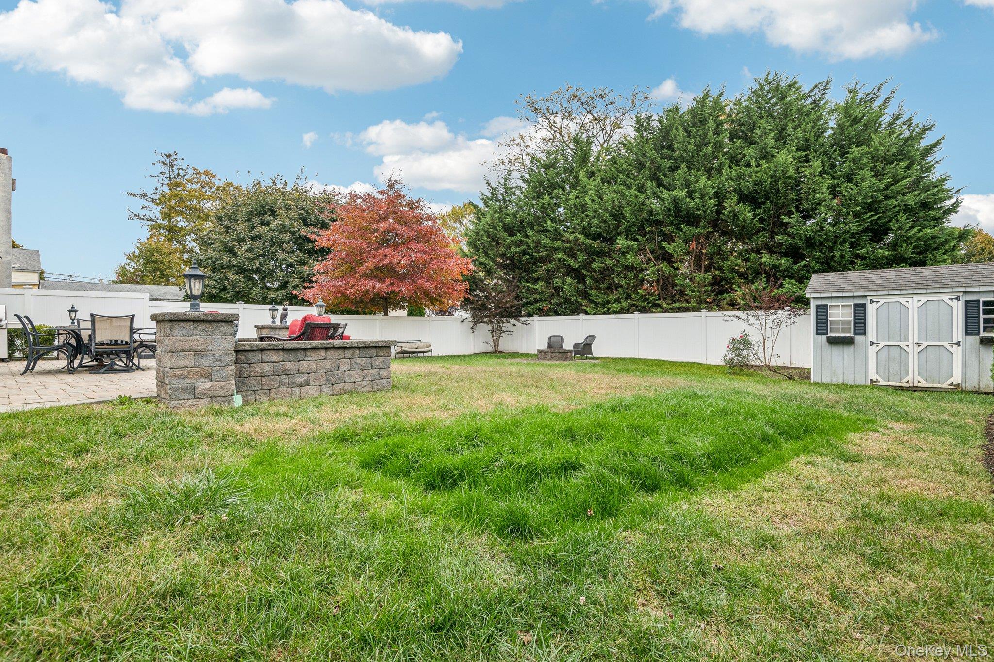 15 Palm Street, Lindenhurst, NY 11757