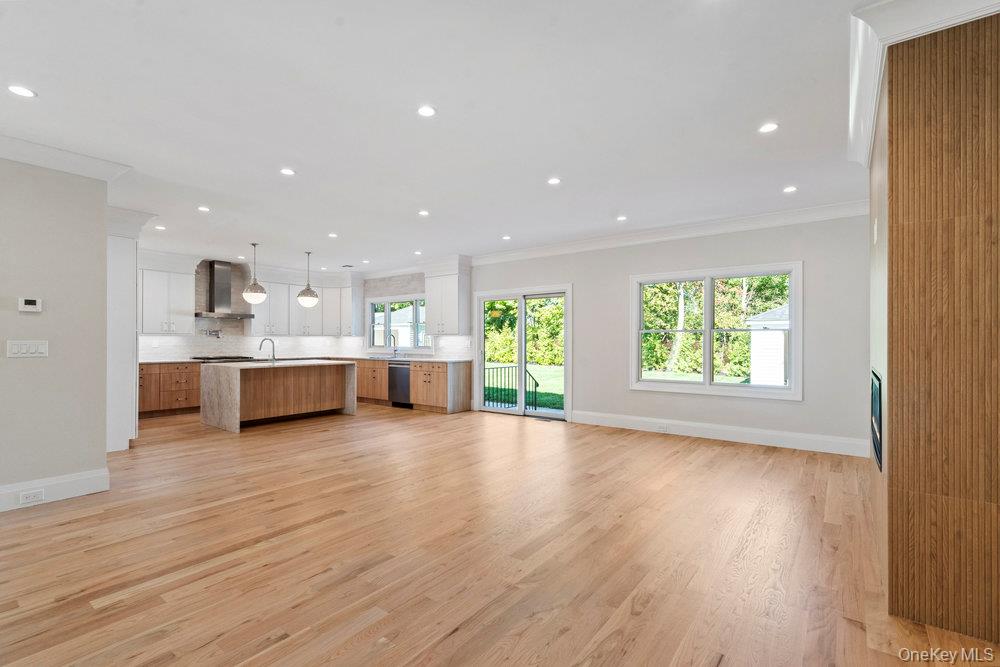 51 Netz Place, Albertson, NY 11507