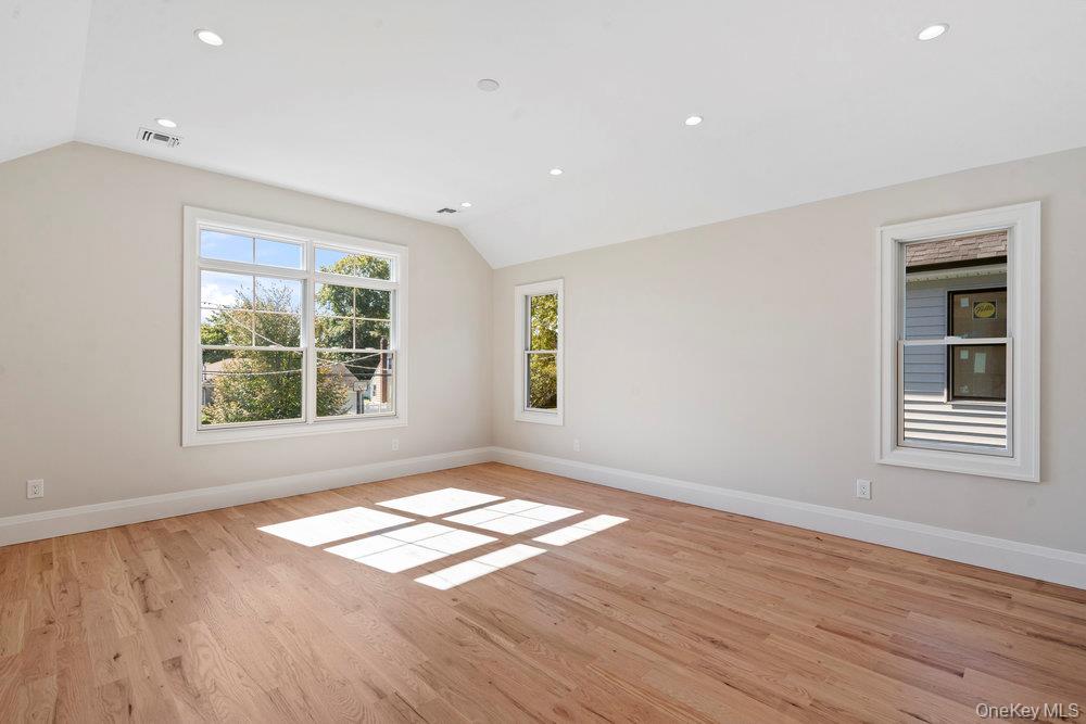 51 Netz Place, Albertson, NY 11507