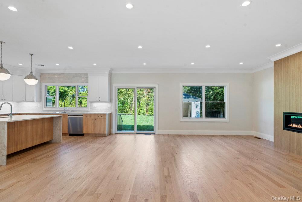 51 Netz Place, Albertson, NY 11507