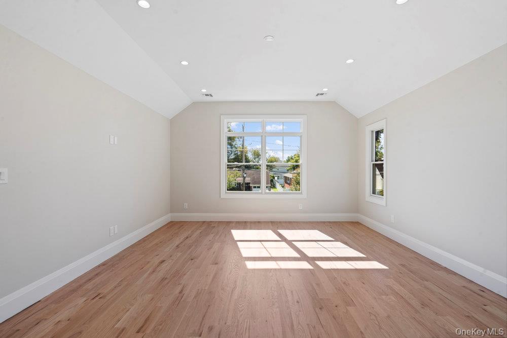 51 Netz Place, Albertson, NY 11507