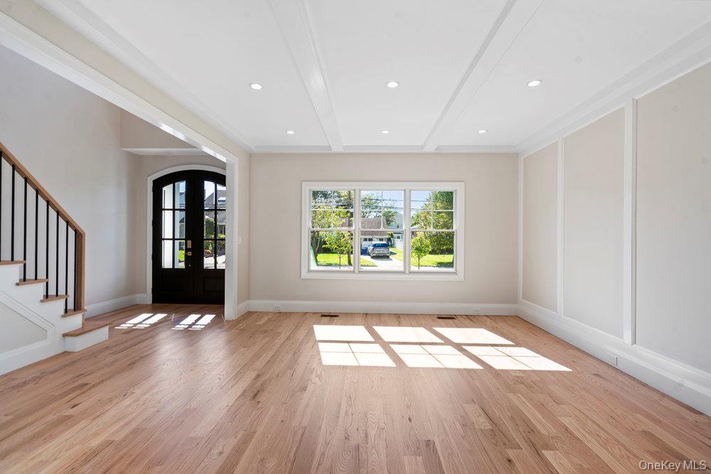 51 Netz Place, Albertson, NY 11507