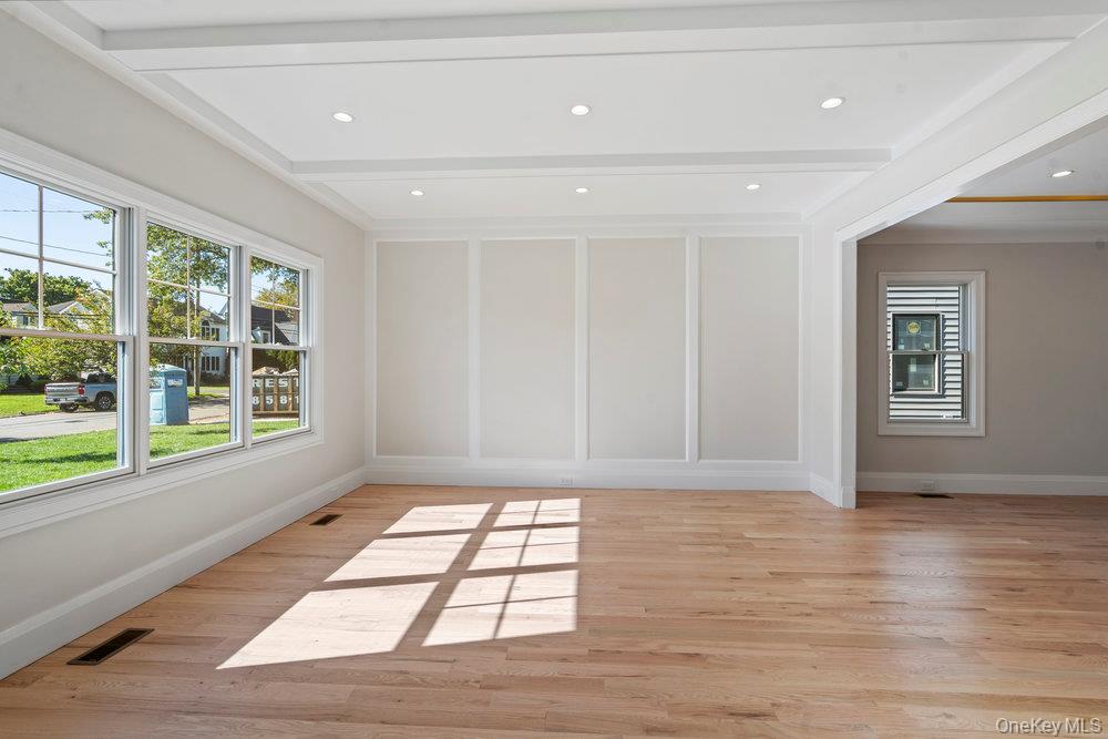 51 Netz Place, Albertson, NY 11507