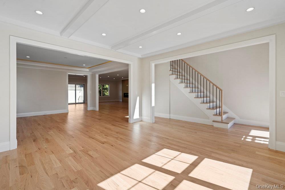 51 Netz Place, Albertson, NY 11507