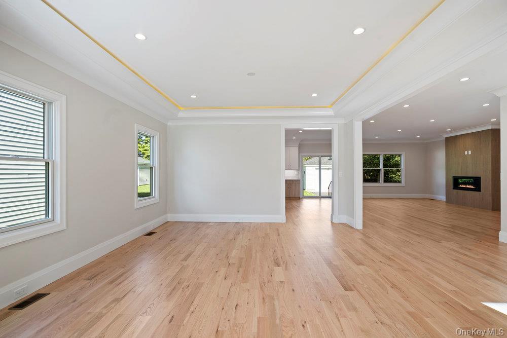 51 Netz Place, Albertson, NY 11507