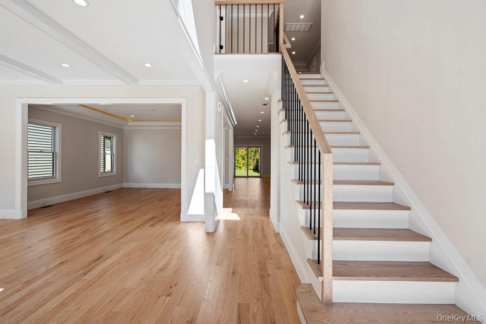 51 Netz Place, Albertson, NY 11507