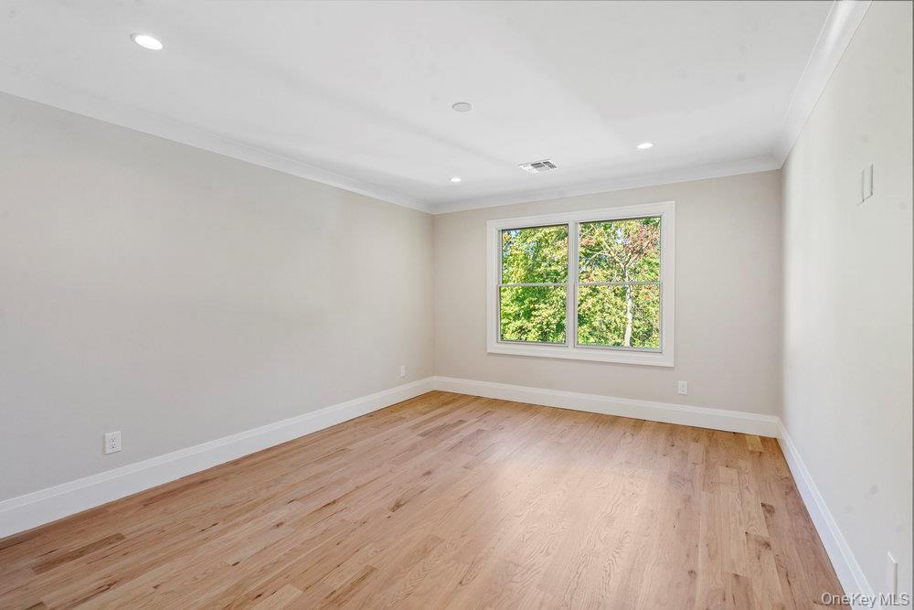 51 Netz Place, Albertson, NY 11507