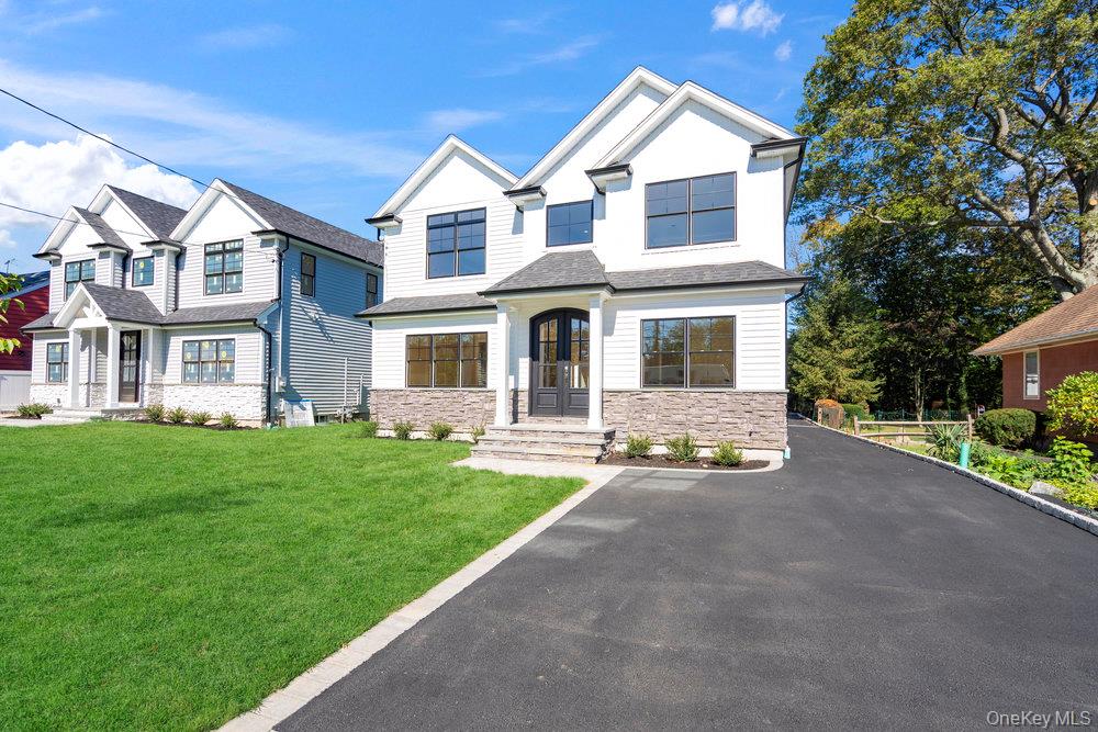 51 Netz Place, Albertson, NY 11507